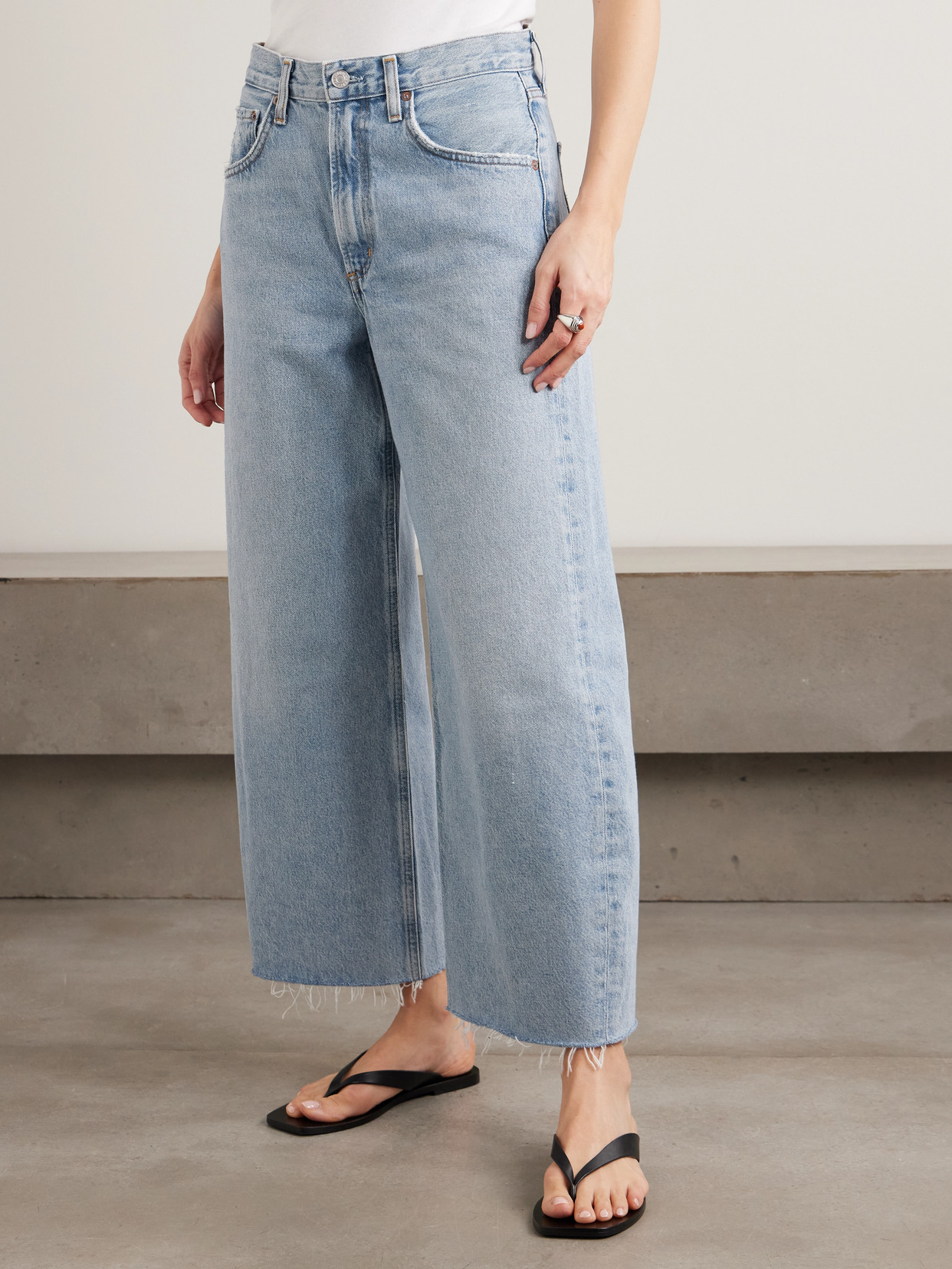 Low Curve Fray High-Rise Wide- Leg