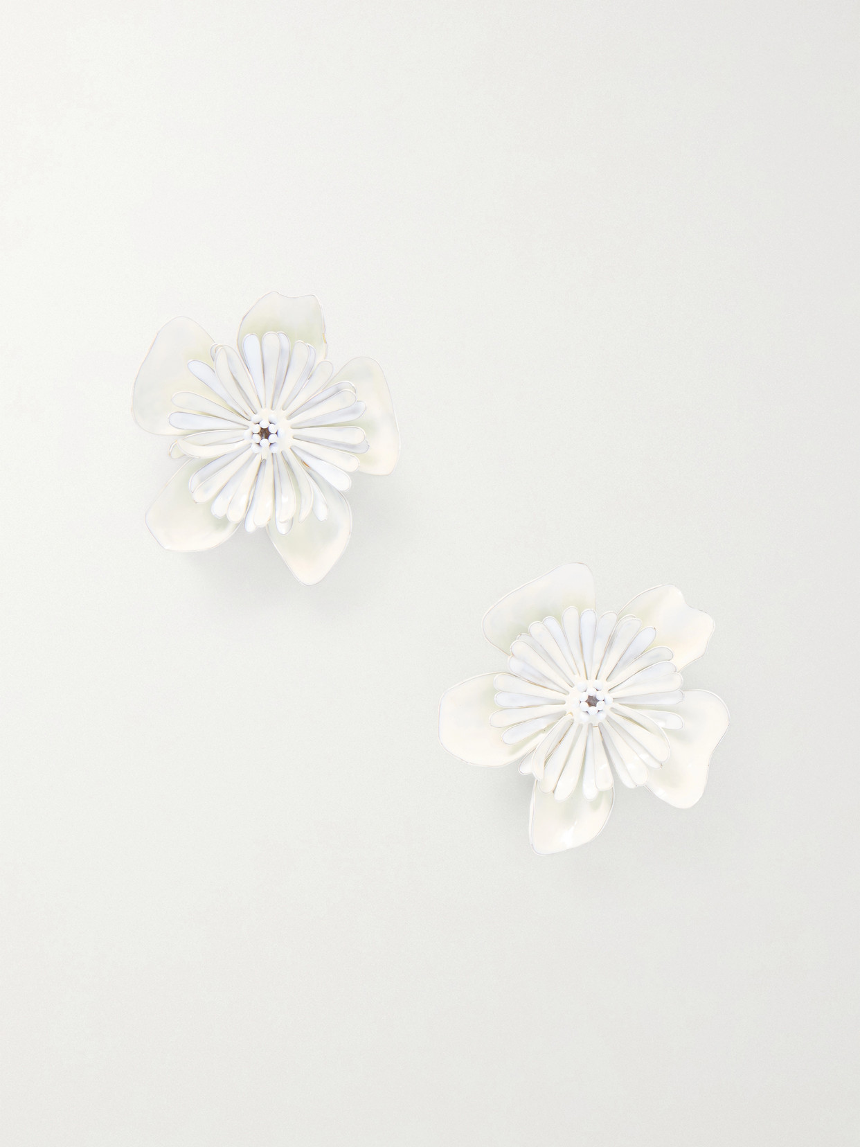 Chloé Oversized Resin Clip Earrings In Metallic