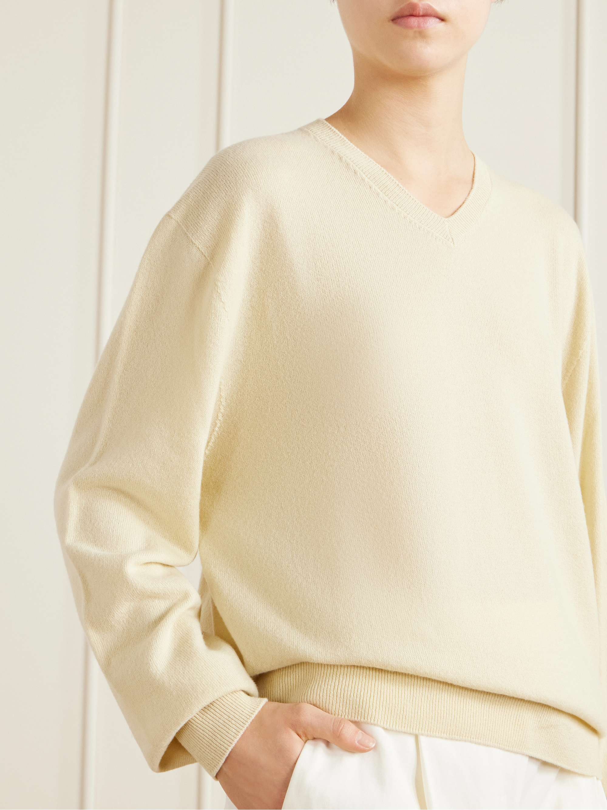 THE ROW ザ ロウ roll neck cashmere jumper タートルネックカシミヤニットセーター 6521 F377 クリームイエロー XS THE ROW ザ ロウ roll neck cashmere jumper タートルネックカシミヤ