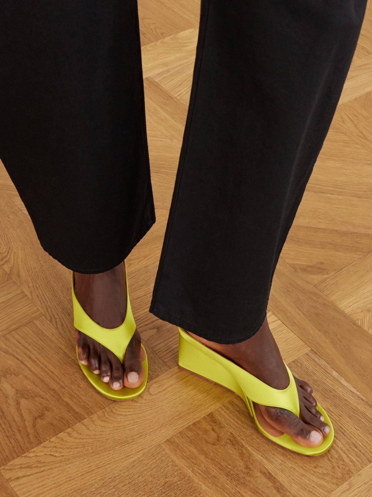 Alaïa - Tong 75 Satin Wedge Sandals