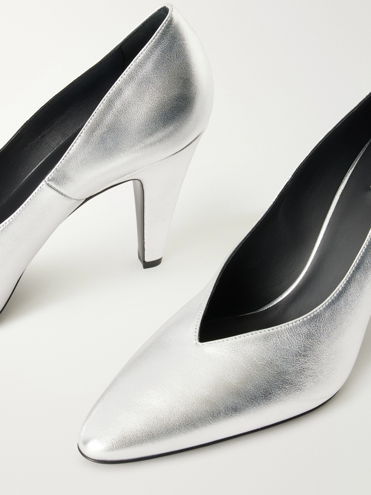 Alaïa Cone Pumps In Laminated Leather In Silver