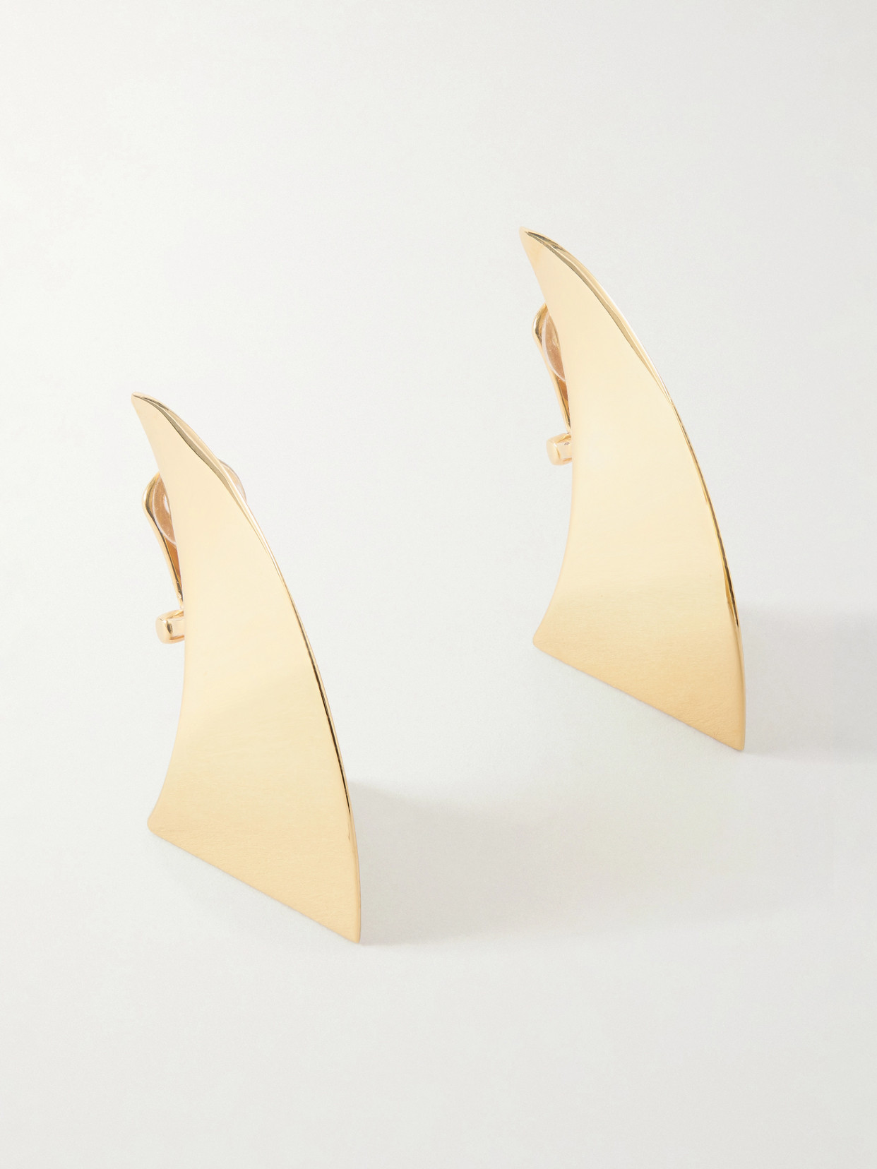 Alaïa Pleated Brass Earrings In Gold