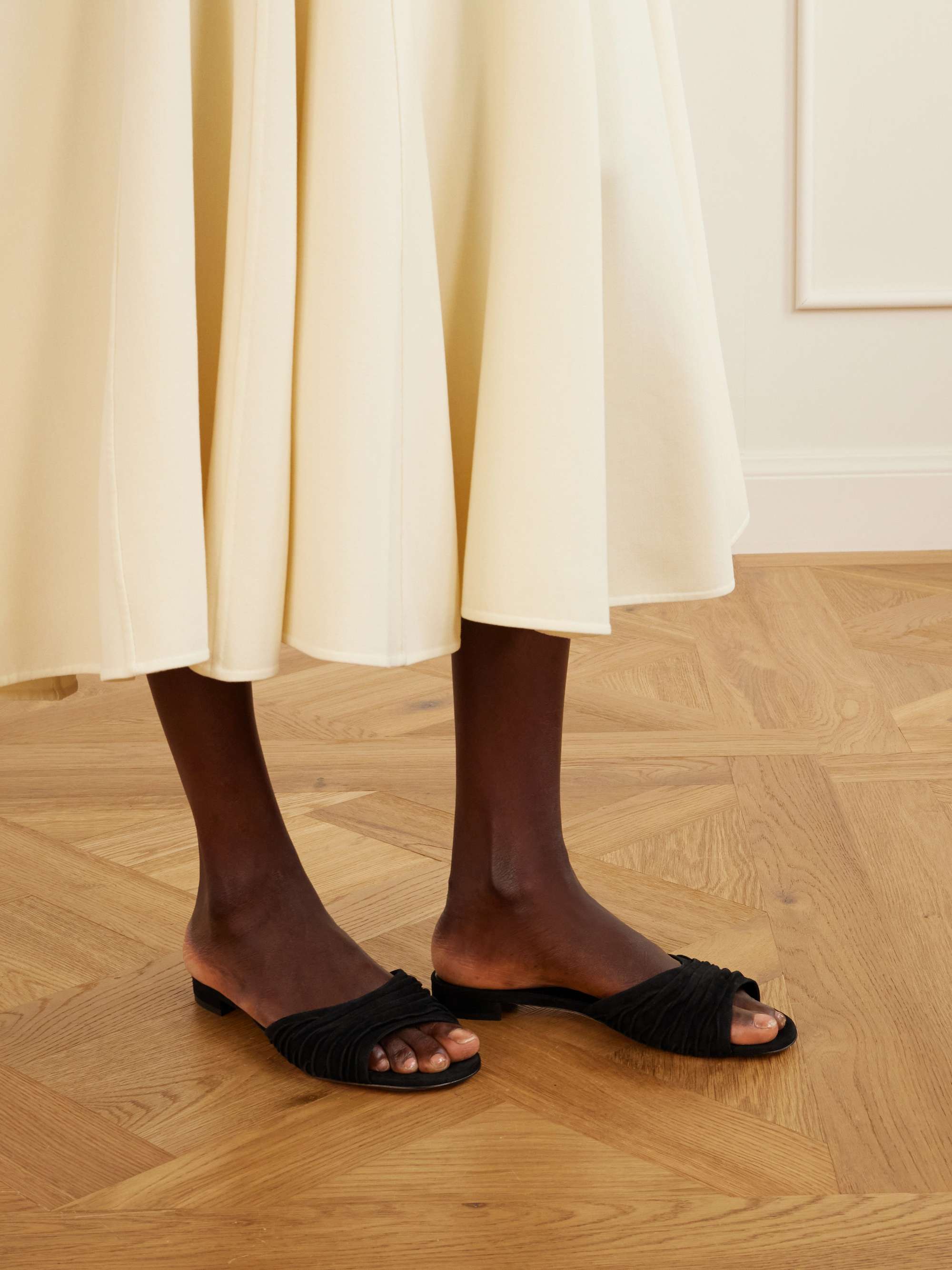 MANOLO BLAHNIK 