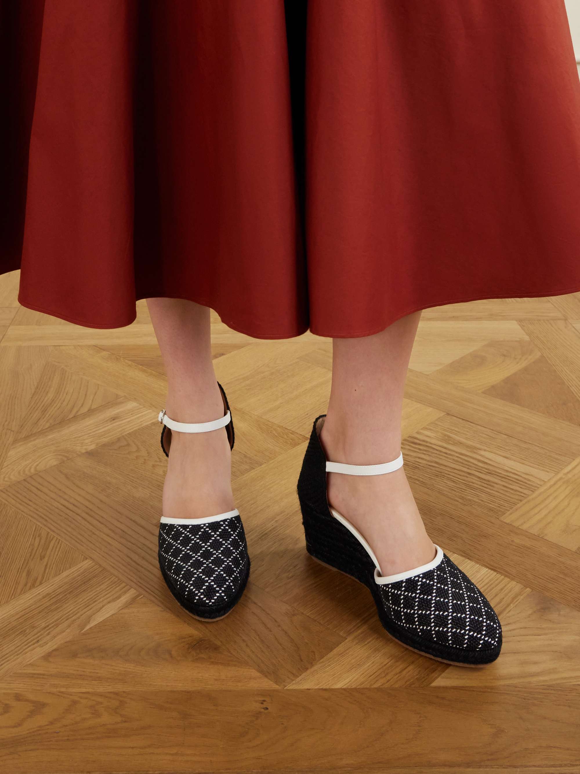 MANOLO BLAHNIK 