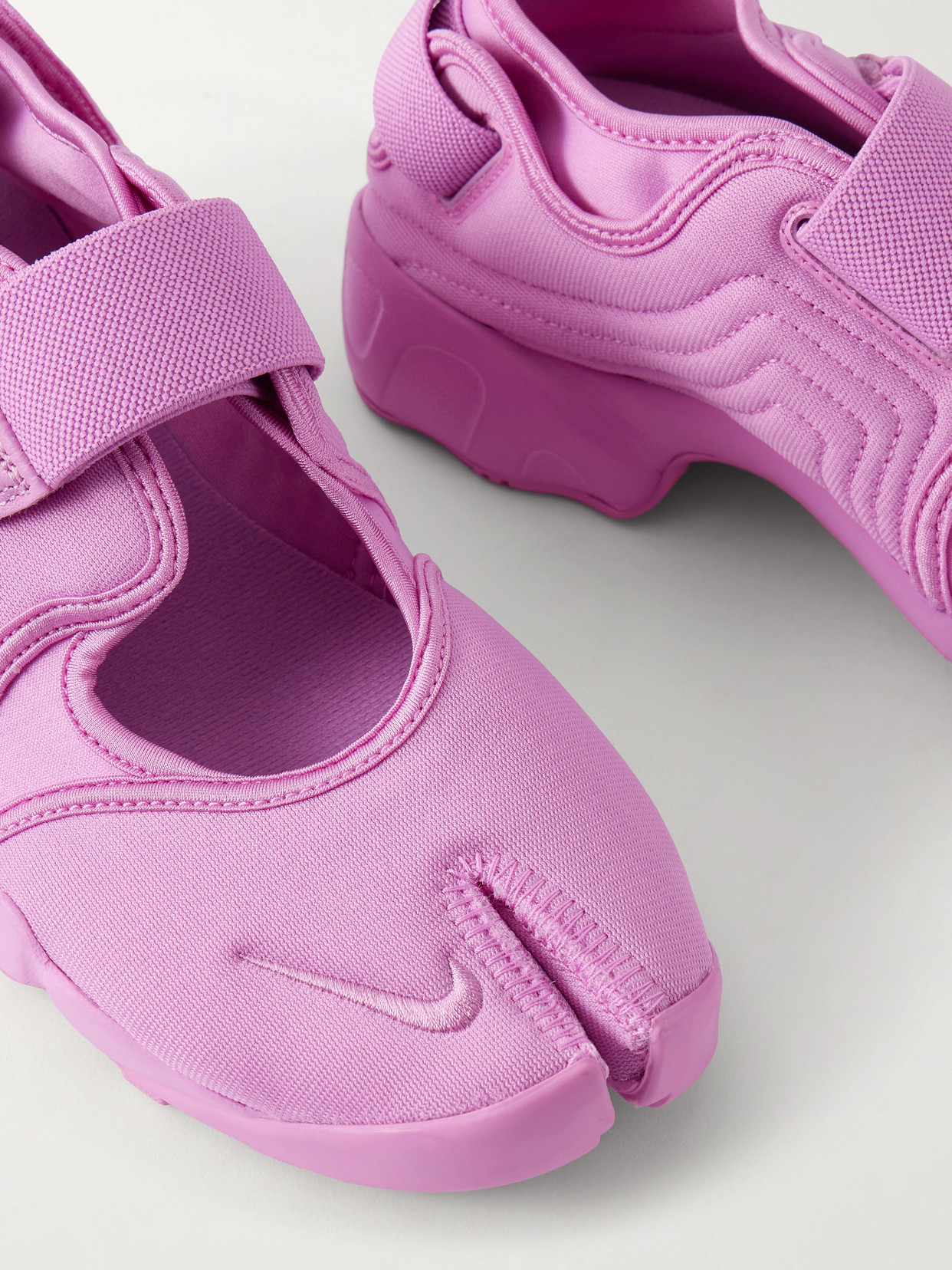 Air Rift Mesh Split-Toe Sneakers