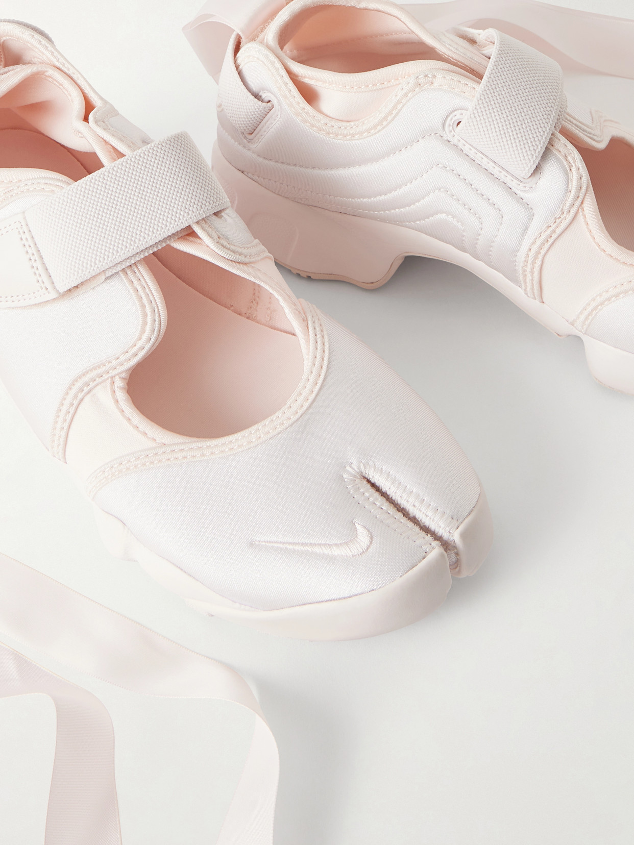 Air Rift Mesh Split-Toe Sneakers