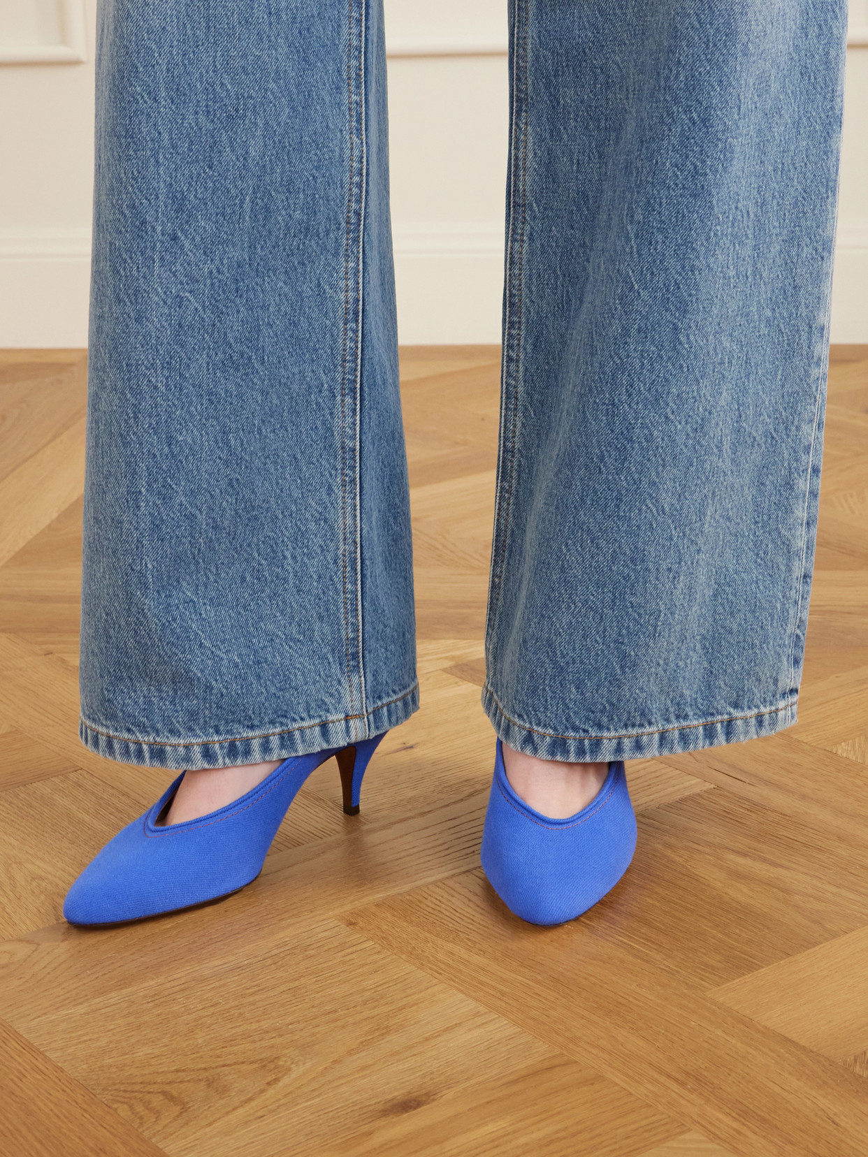 Versace Chic Medium Heeled Pointed Toe Pumps In Blue