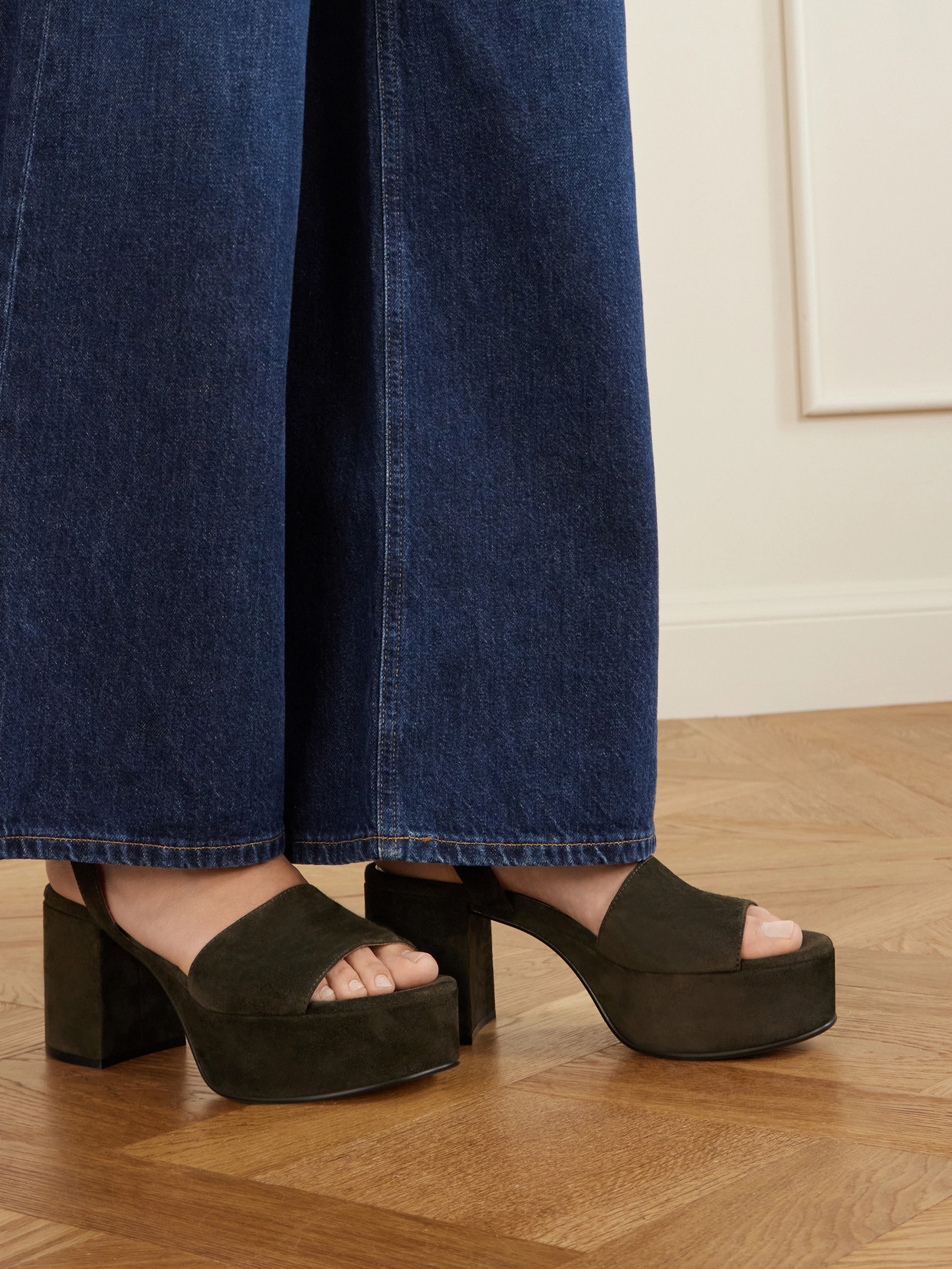 Carol 35 Suede Platform Sandals