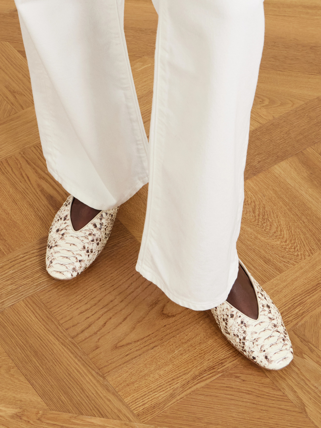 Le Monde Béryl - Classic Regency Snake-Effect Ballet Flats