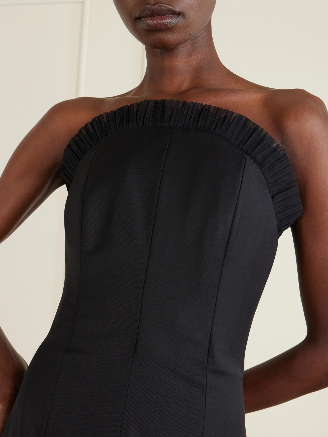 Alexander Mcqueen Strapless Ruffled Tulle-trimmed Wool Dress In Black