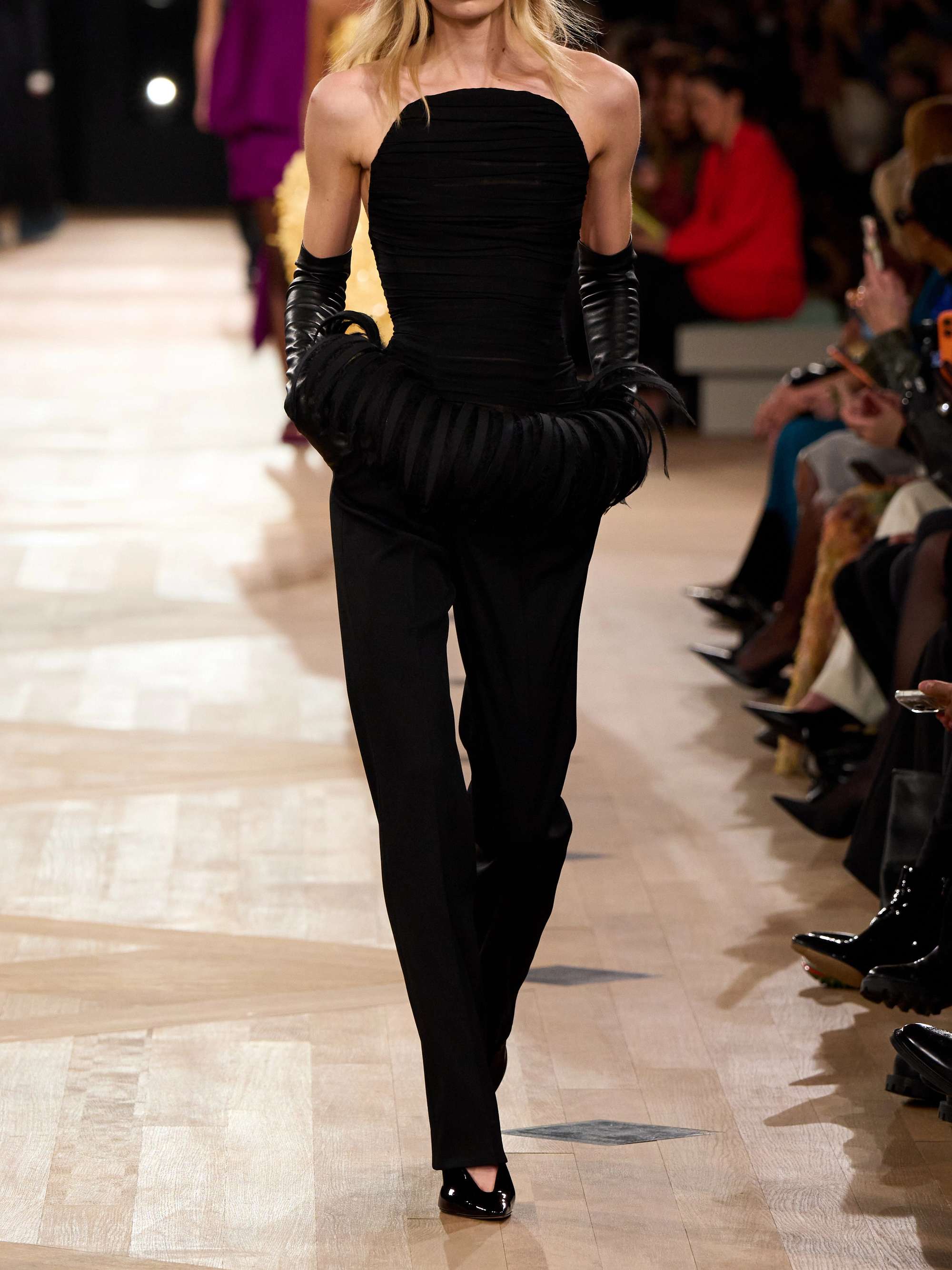 BALENCIAGA　シルク　トップス BALENCIAGA Ruched silk-chiffon bustier top | NET-A-PORTER