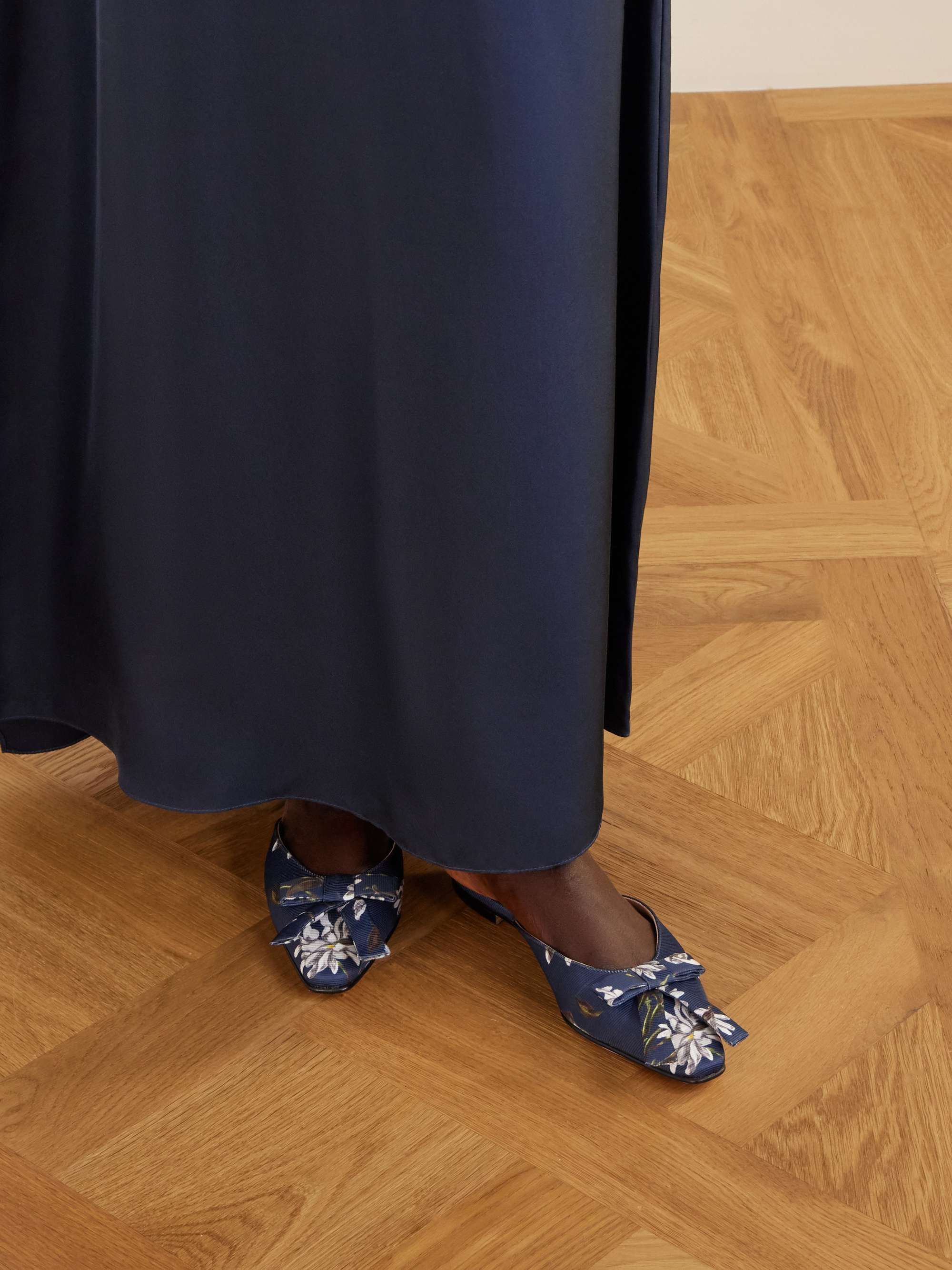 MANOLO BLAHNIK 
