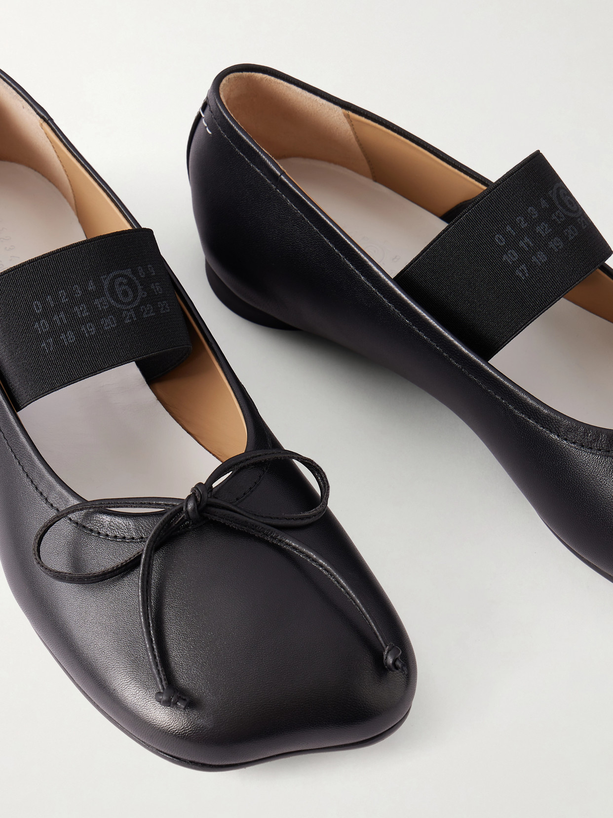 Mm6 Maison Margiela Sophisticated Leather Flats For Women In Blue