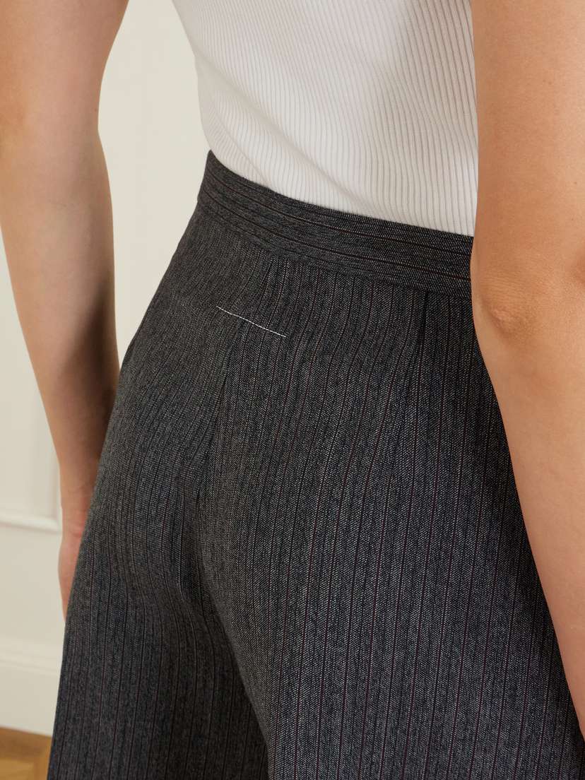 MM6 MAISON MARGIELA Striped Pleated Mélange-twill Shorts | Thumbnail 5 MM6 MAISON MARGIELA Striped Pleated Mélange-twill Shorts | Thumbnail 5