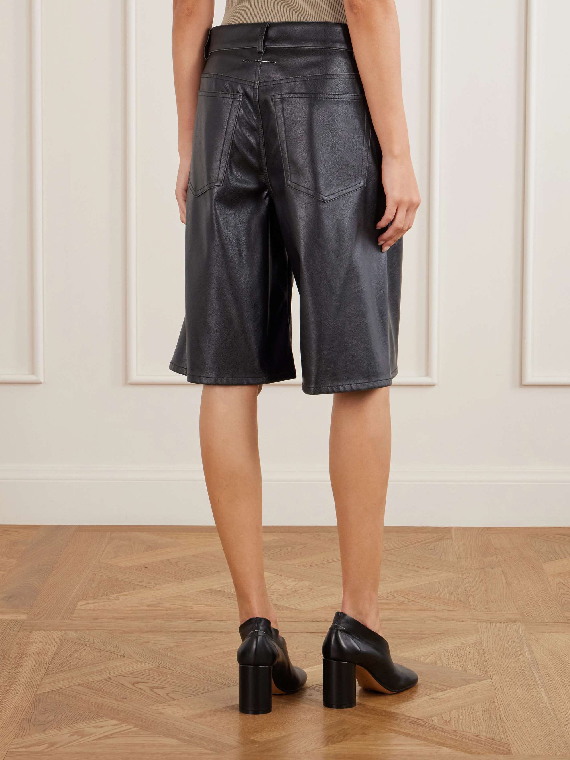 MM6 maison margiela フェイクレザーショーツ MM6 MAISON MARGIELA Leather-effect knee-length shorts | NET-A-PORTER