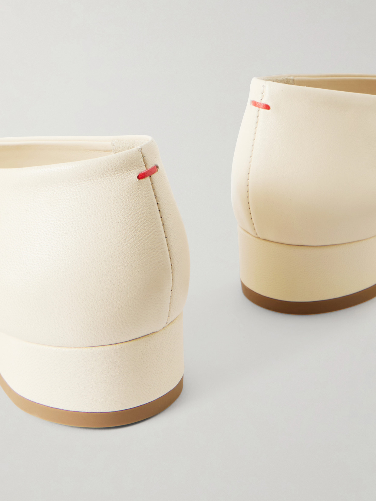 Delia Pumps