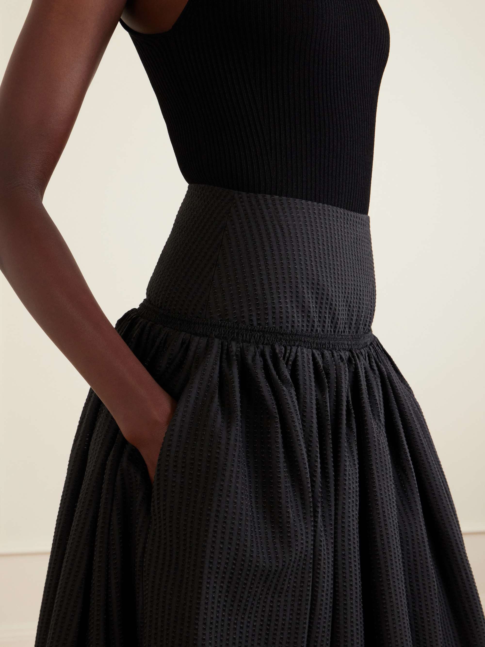 美品　ALAIA ブラック ニットフレアスカート 38 ALAÏA Cotton midi skirt | NET-A-PORTER