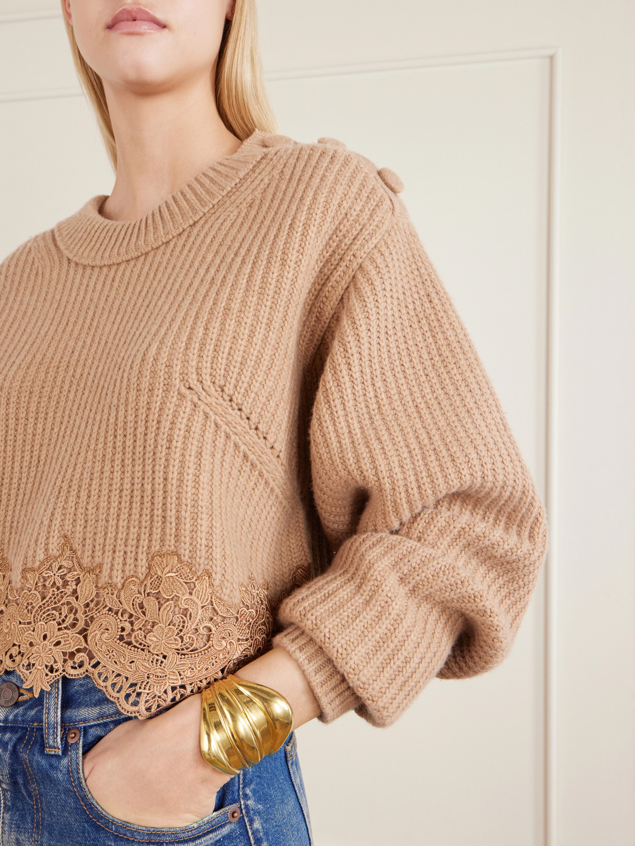 Chloé Pullover Corto Con Collo A Lupetto In Maglia Di Lana E Cashmere Con Pizzo In Brown
