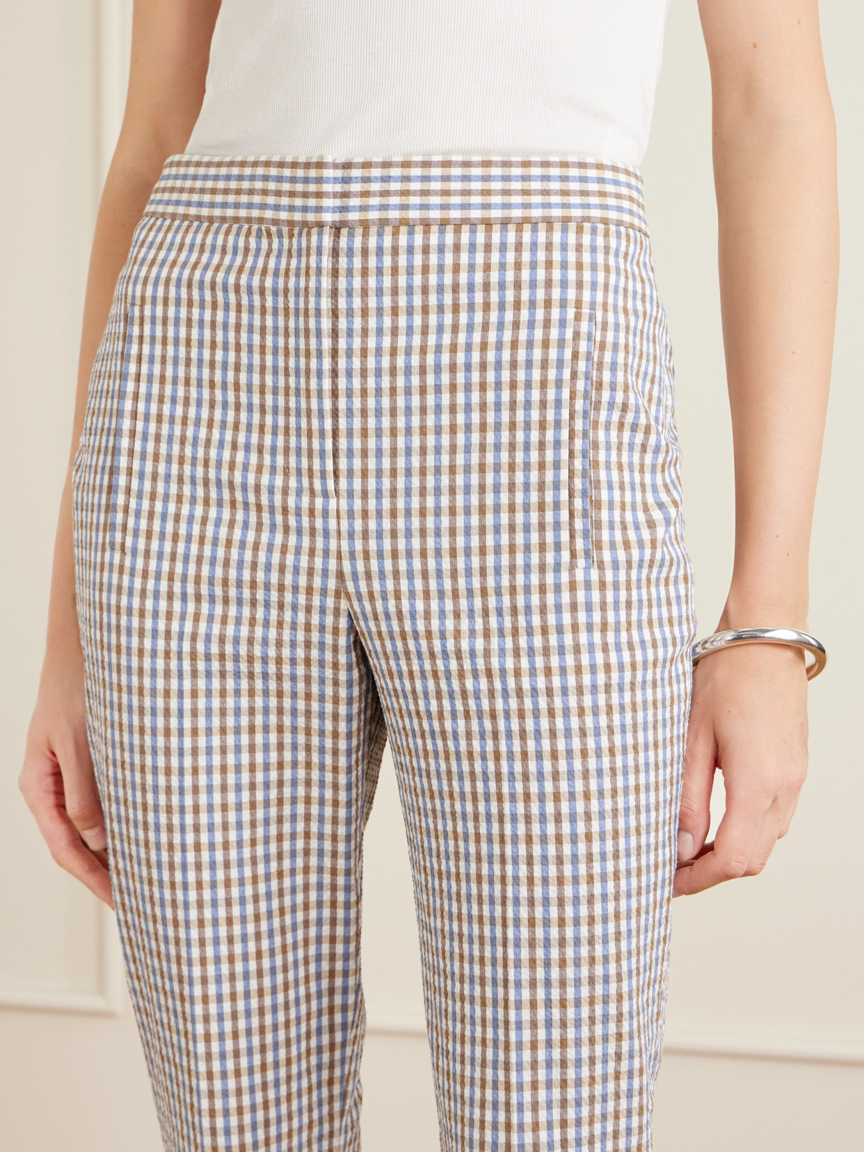 Veronica Beard Gingham Cotton Seersucker Cropped Slim Pants In Gray