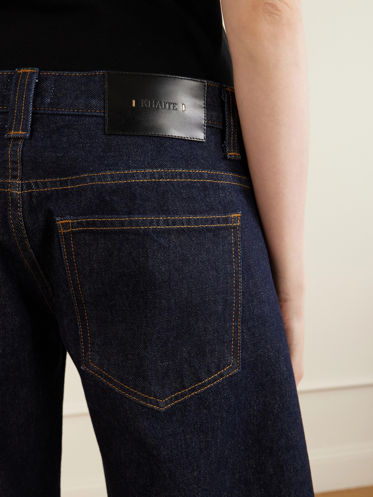 Khaite Kinga Mid-rise Straight-leg Shorts In Black