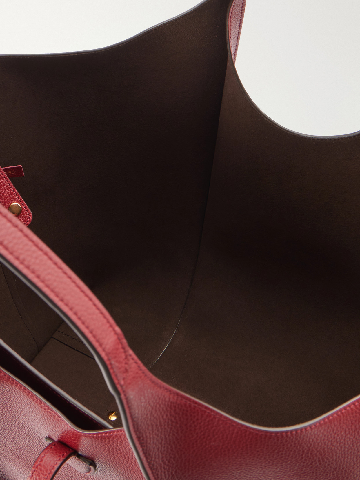 T Medium Textured-Leather Shoulder Bag