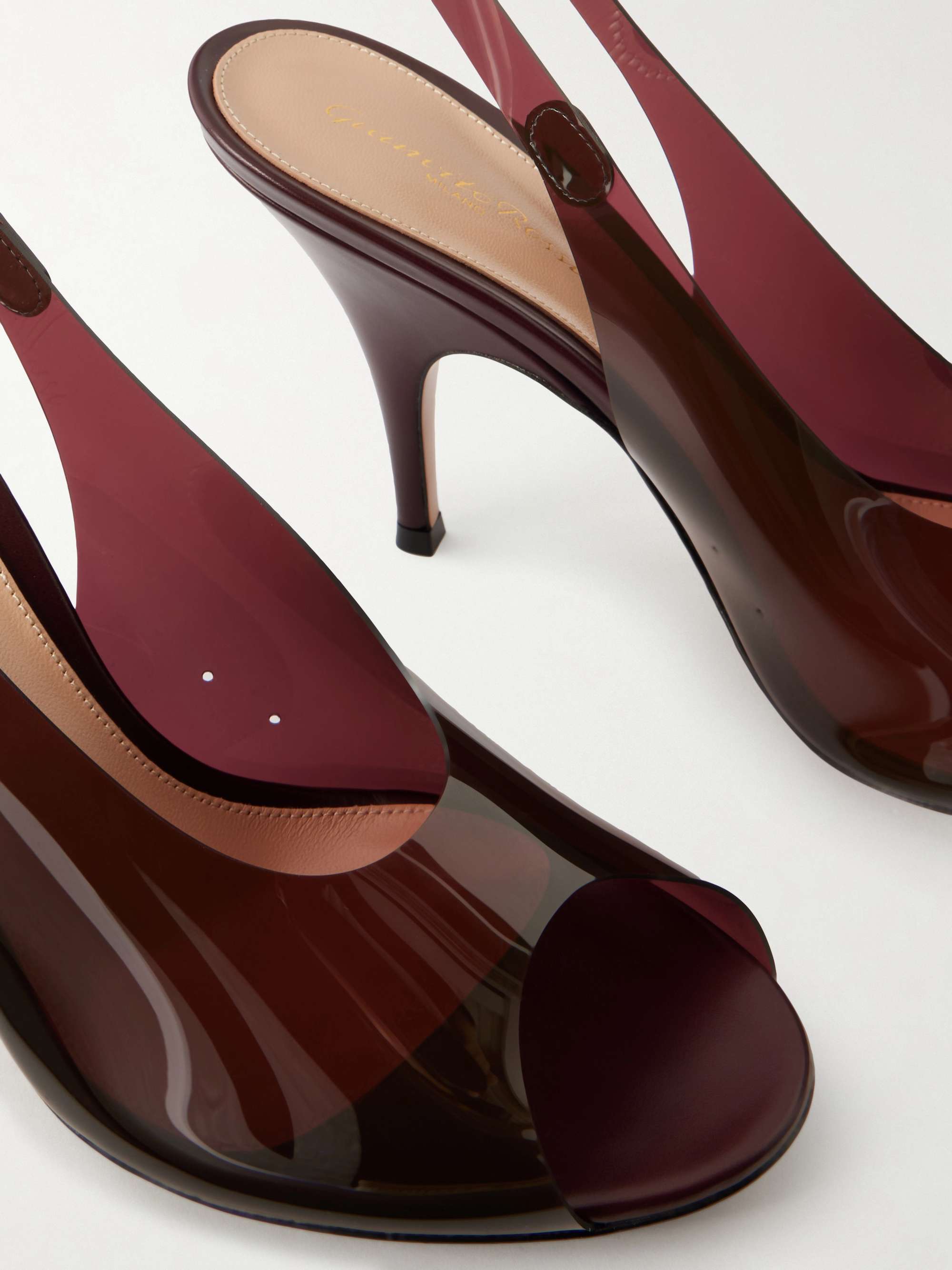 【Gotexve】Rondine Burgundy 左右反転 GIANVITO ROSSI 95 PVC slingback pumps | NET-A-PORTER