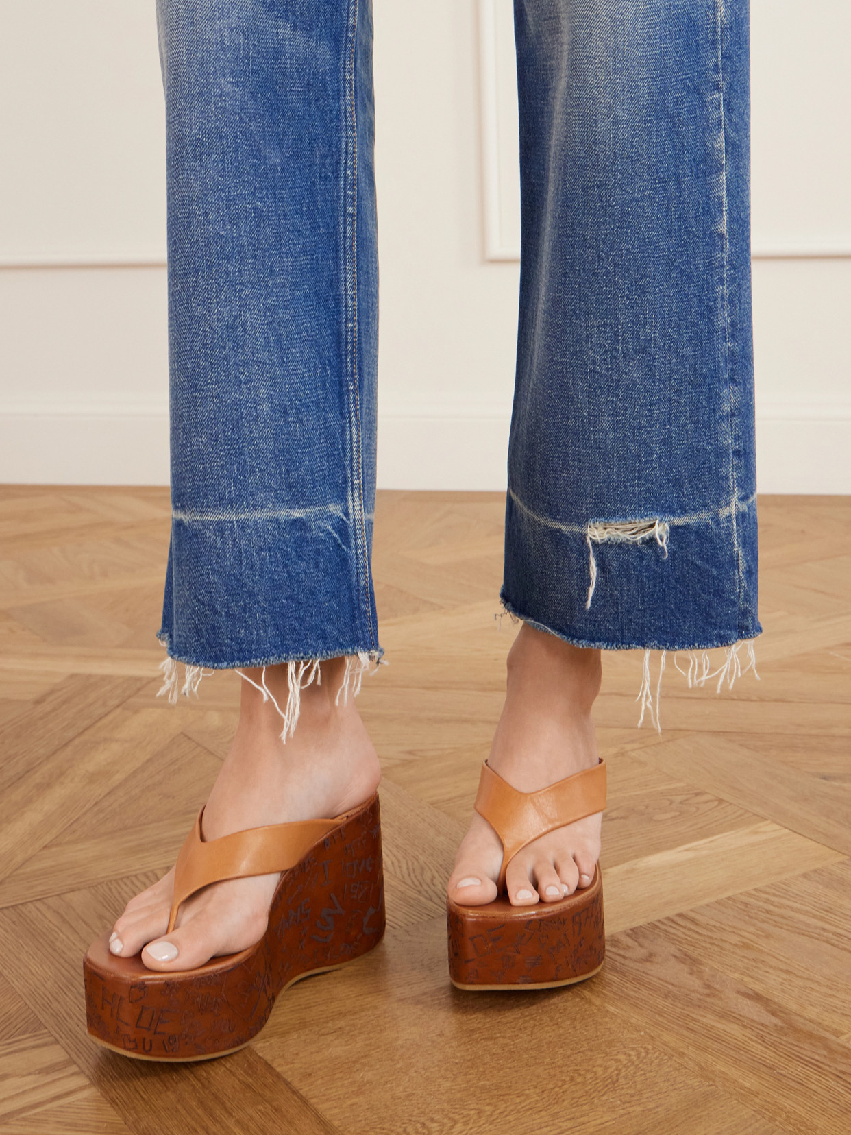 Chloé Leather Platform Thong Sandals In Brown