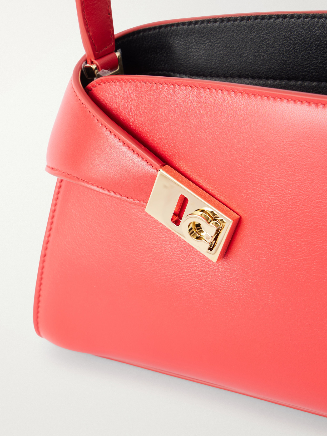 Hug Shoulder Bag
