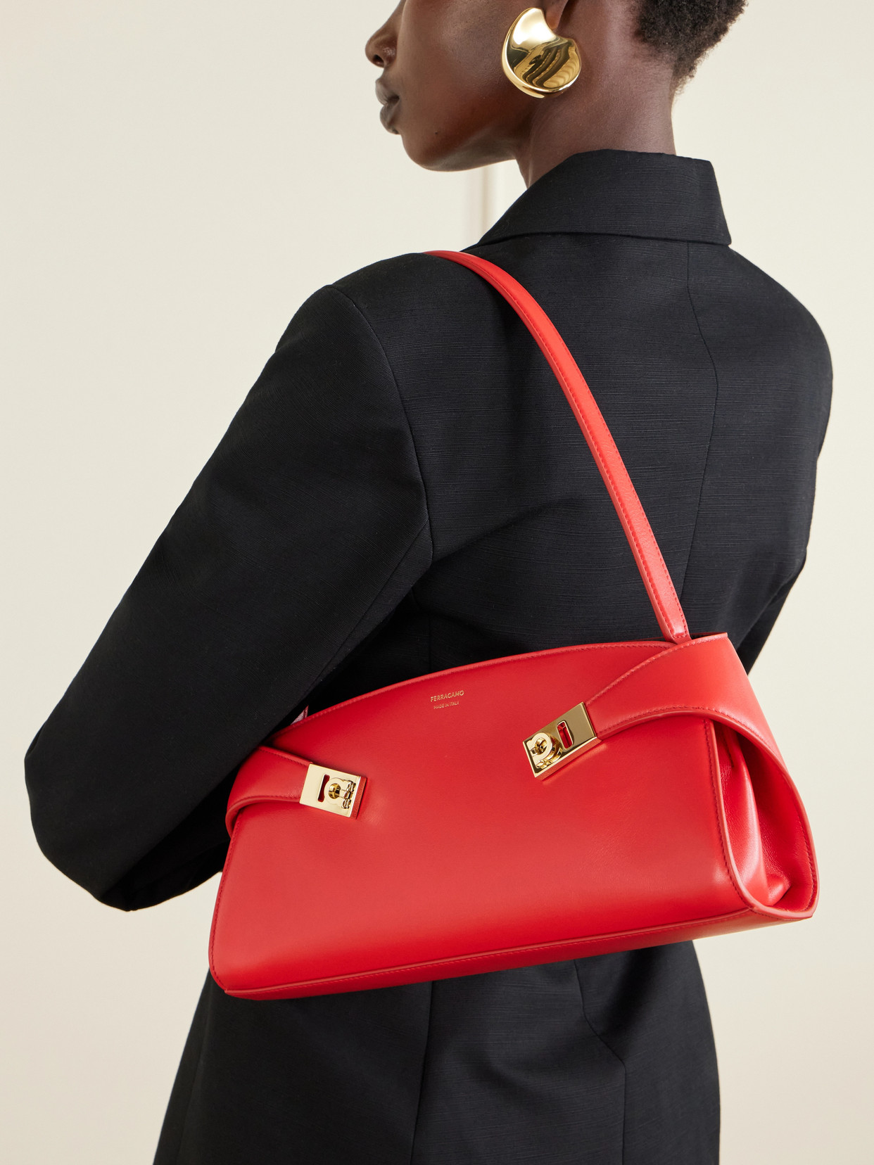 Hug Shoulder Bag