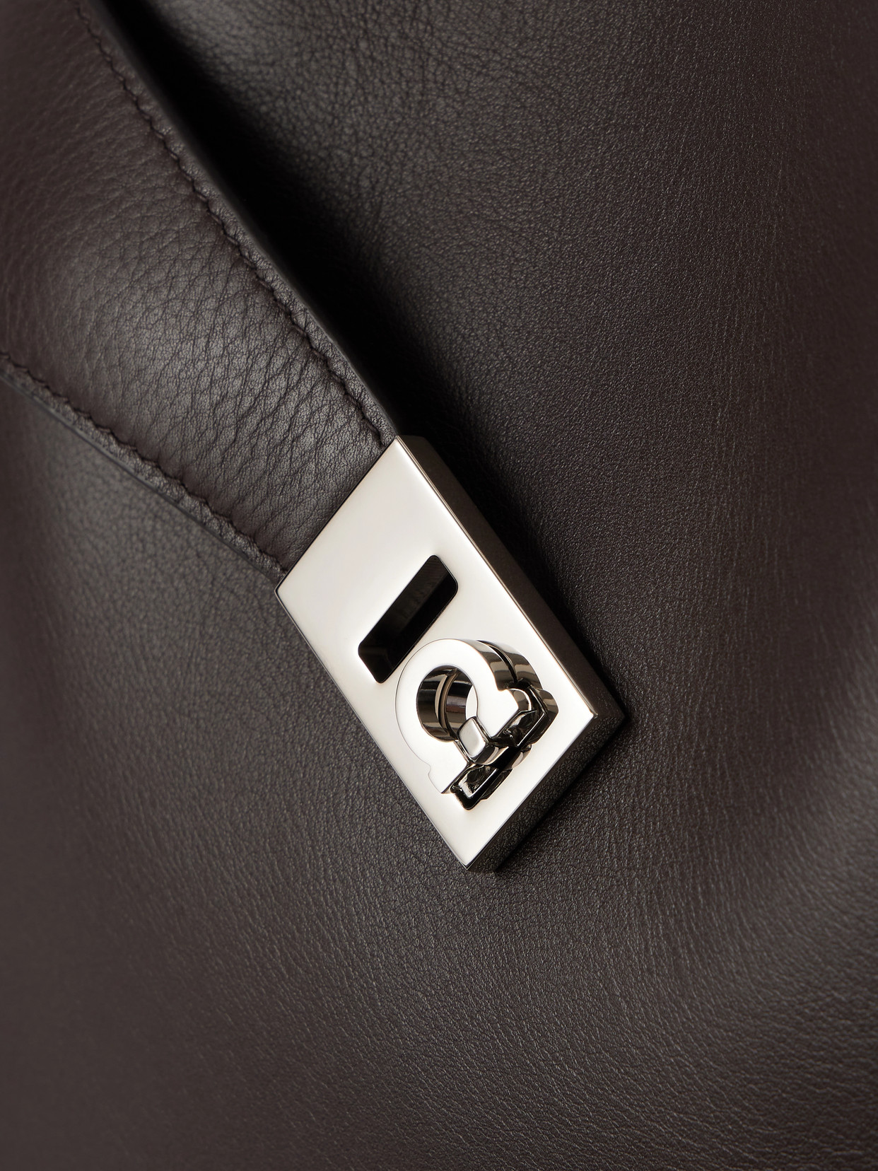 Hug Medium Leather Tote