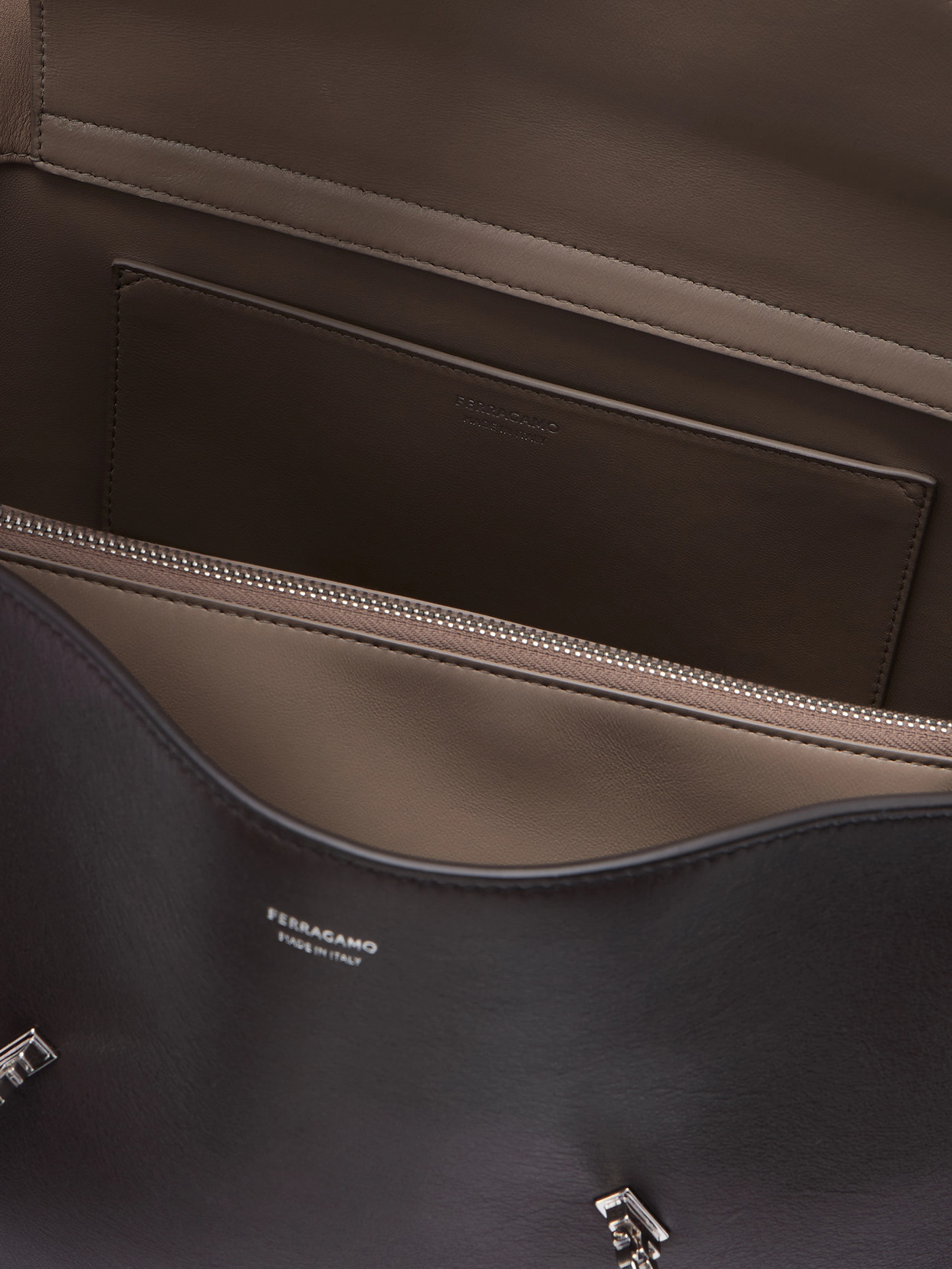 Hug Medium Leather Tote