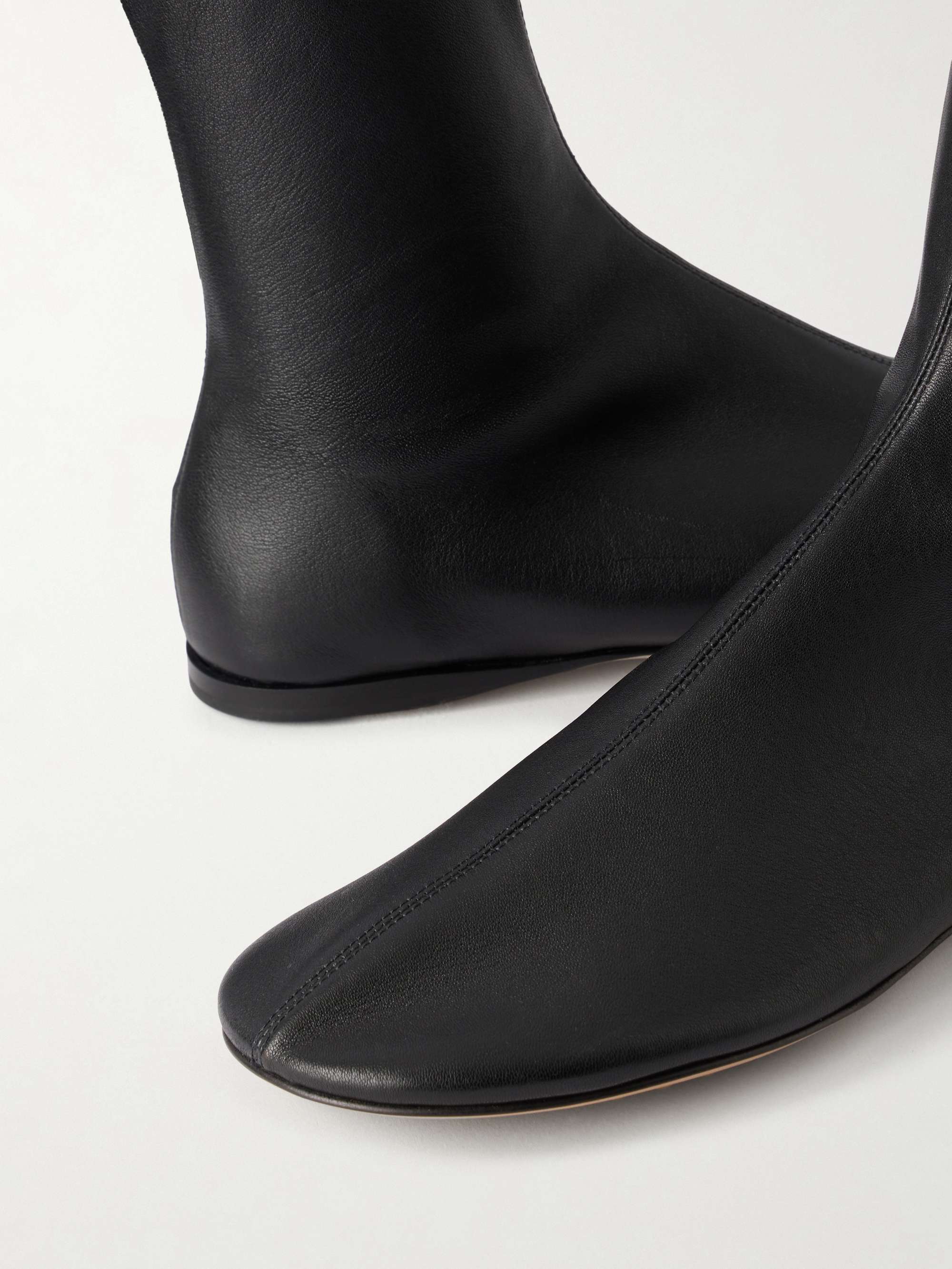 【新品・未使用】 BOTTEGAブラック フラットシューズ 35サイズ BOTTEGA VENETA Cherry leather ankle boots | NET-A-PORTER