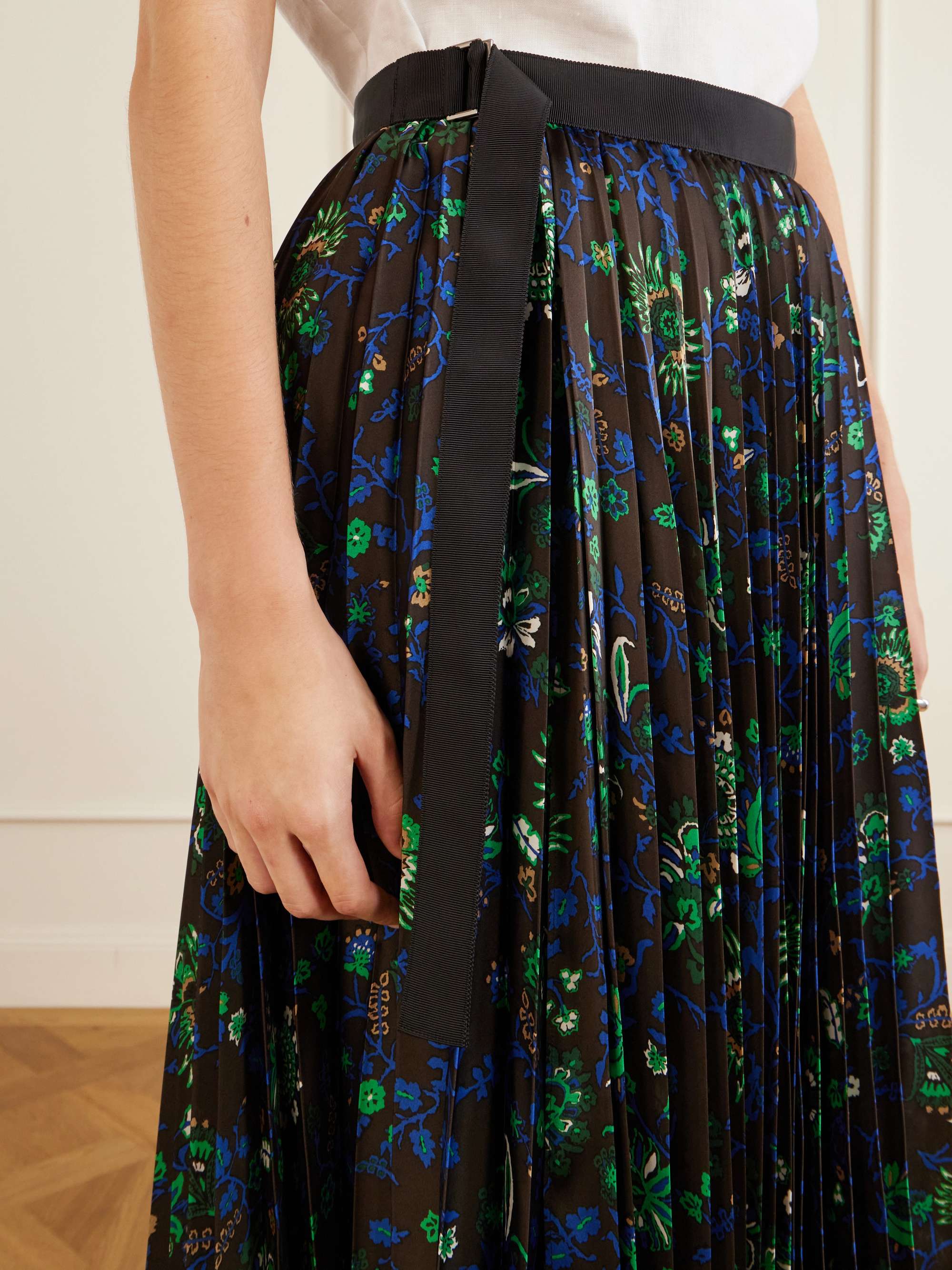 SACAI Belted grosgrain-trimmed pleated floral-print georgette midi