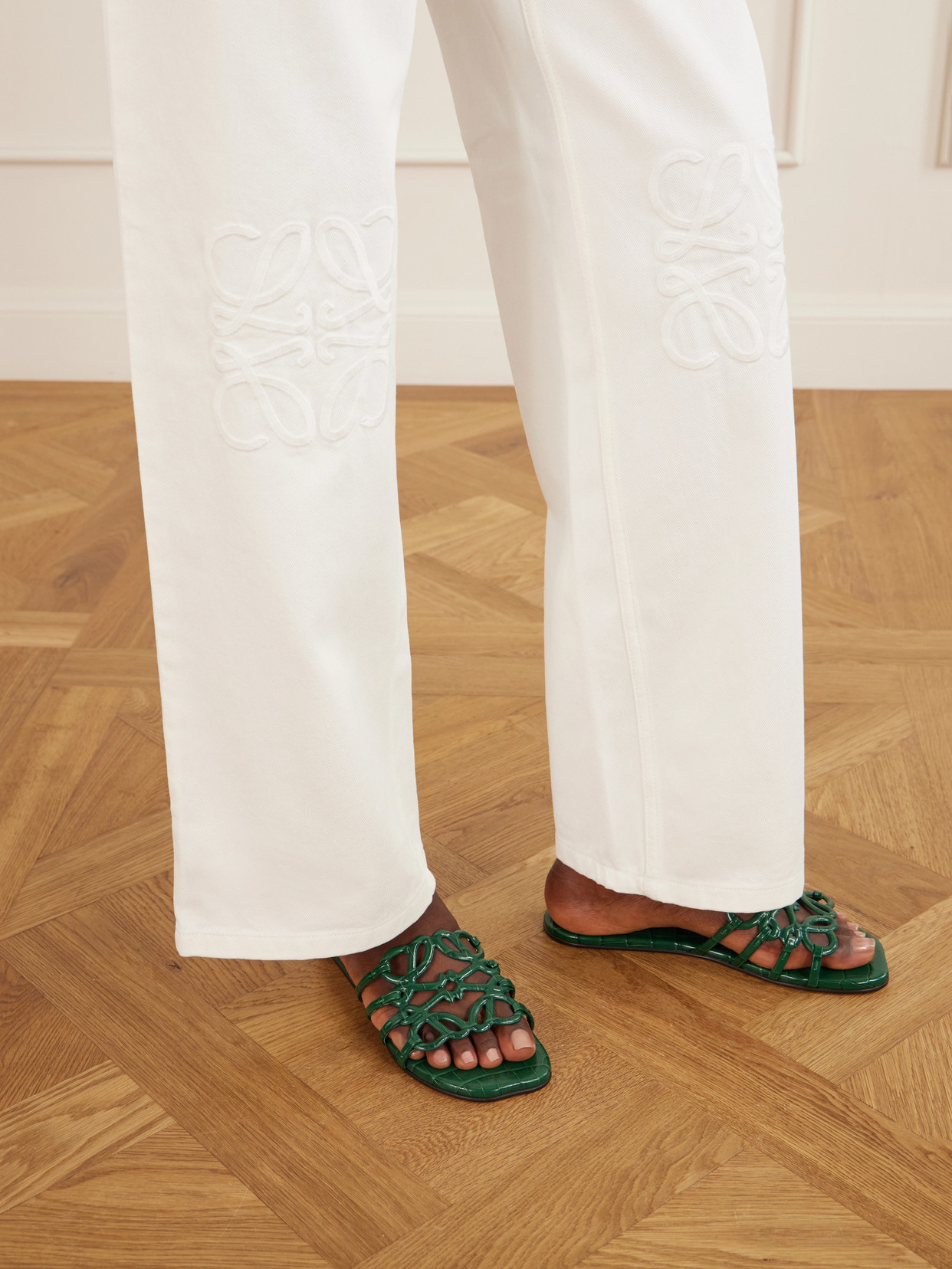 Petal Anagram Croc-Effect Slides