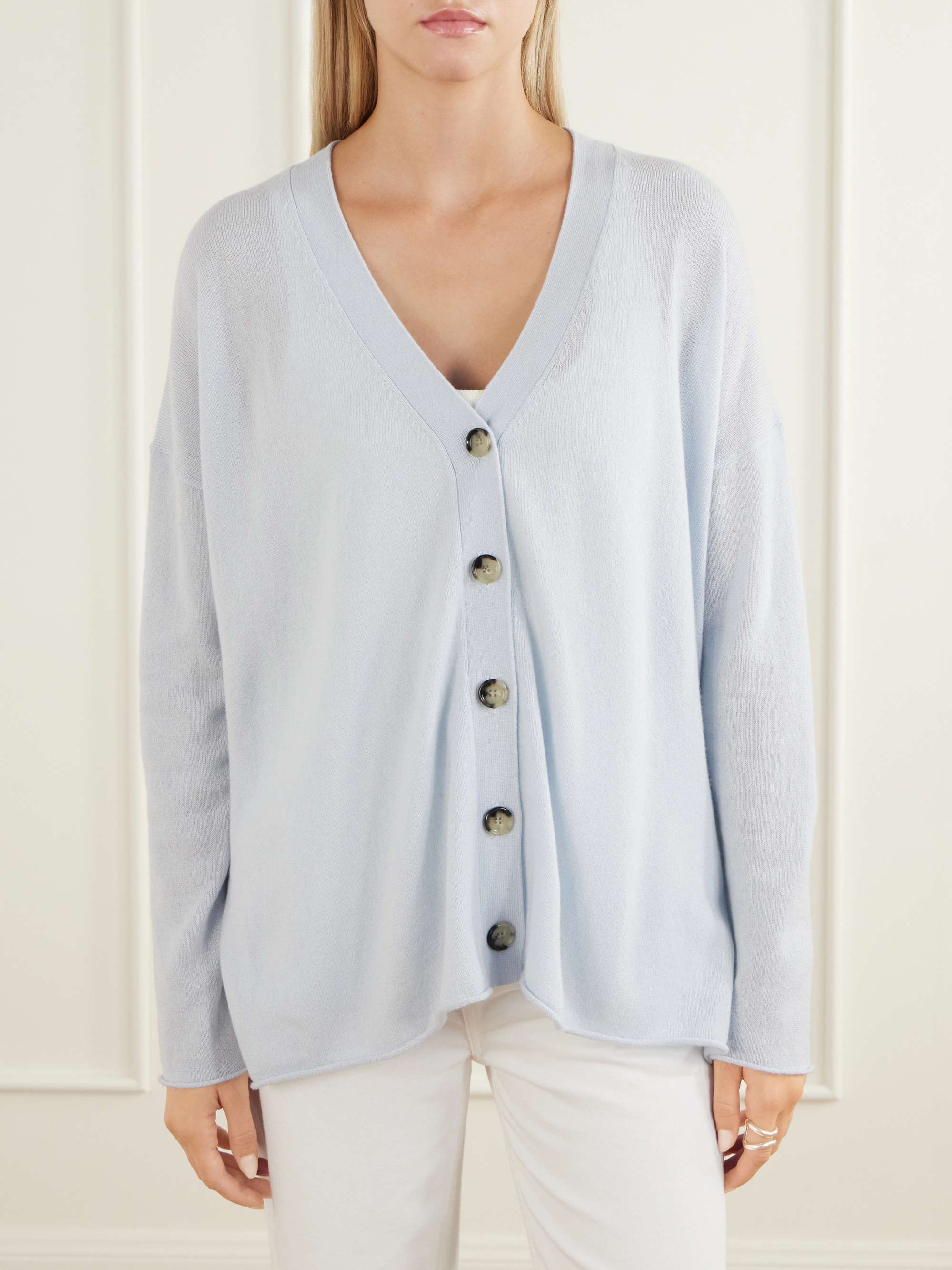 ALLUDE 