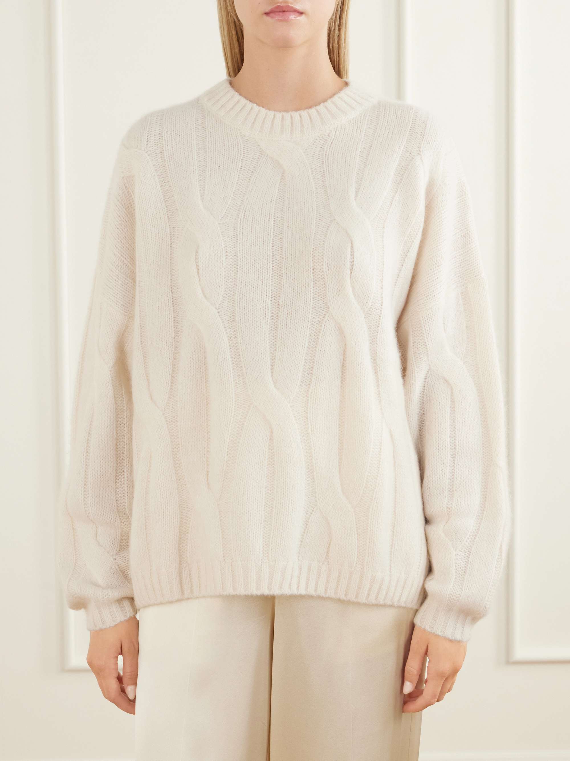 ALLUDE 