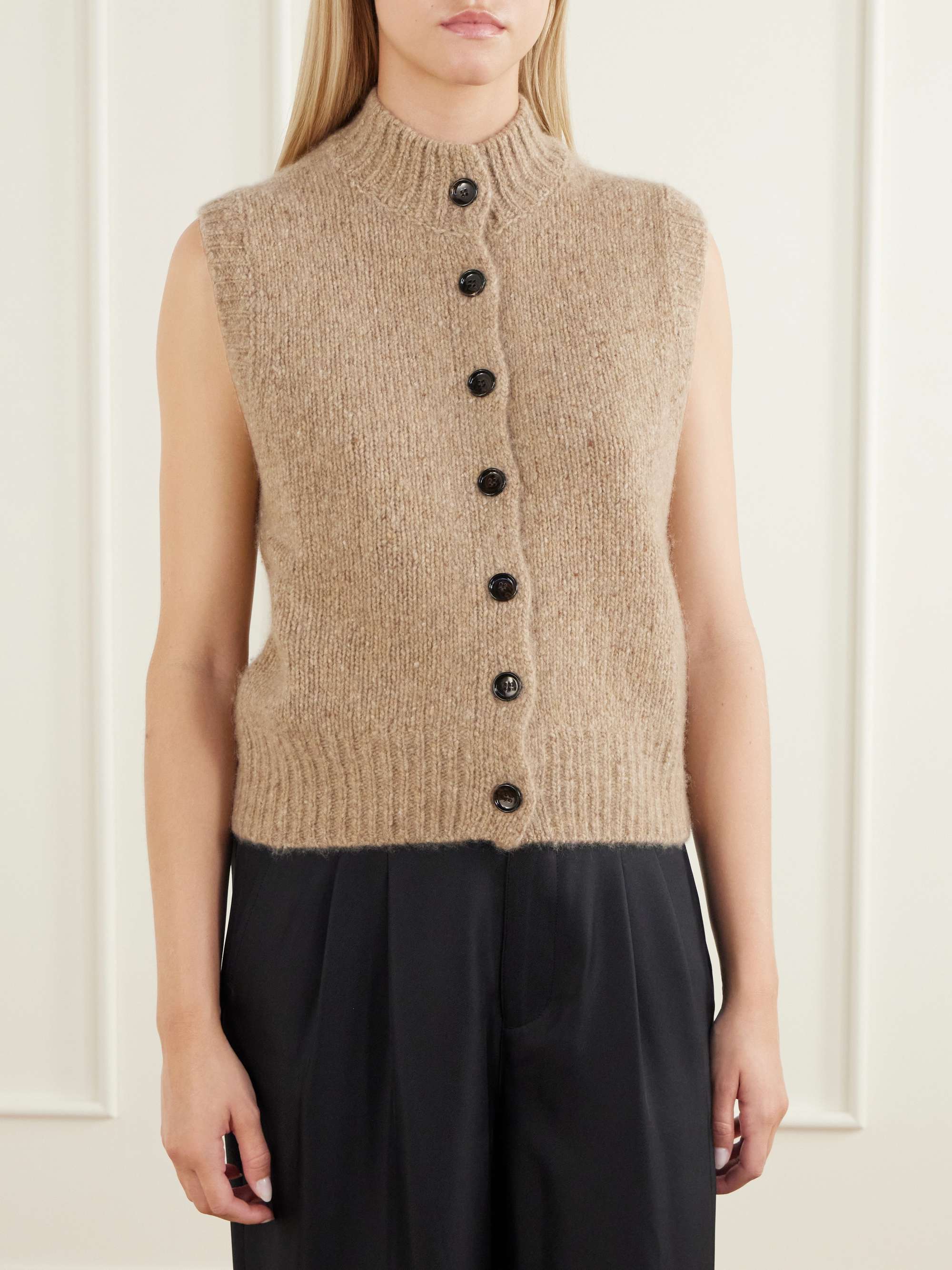 ALLUDE 