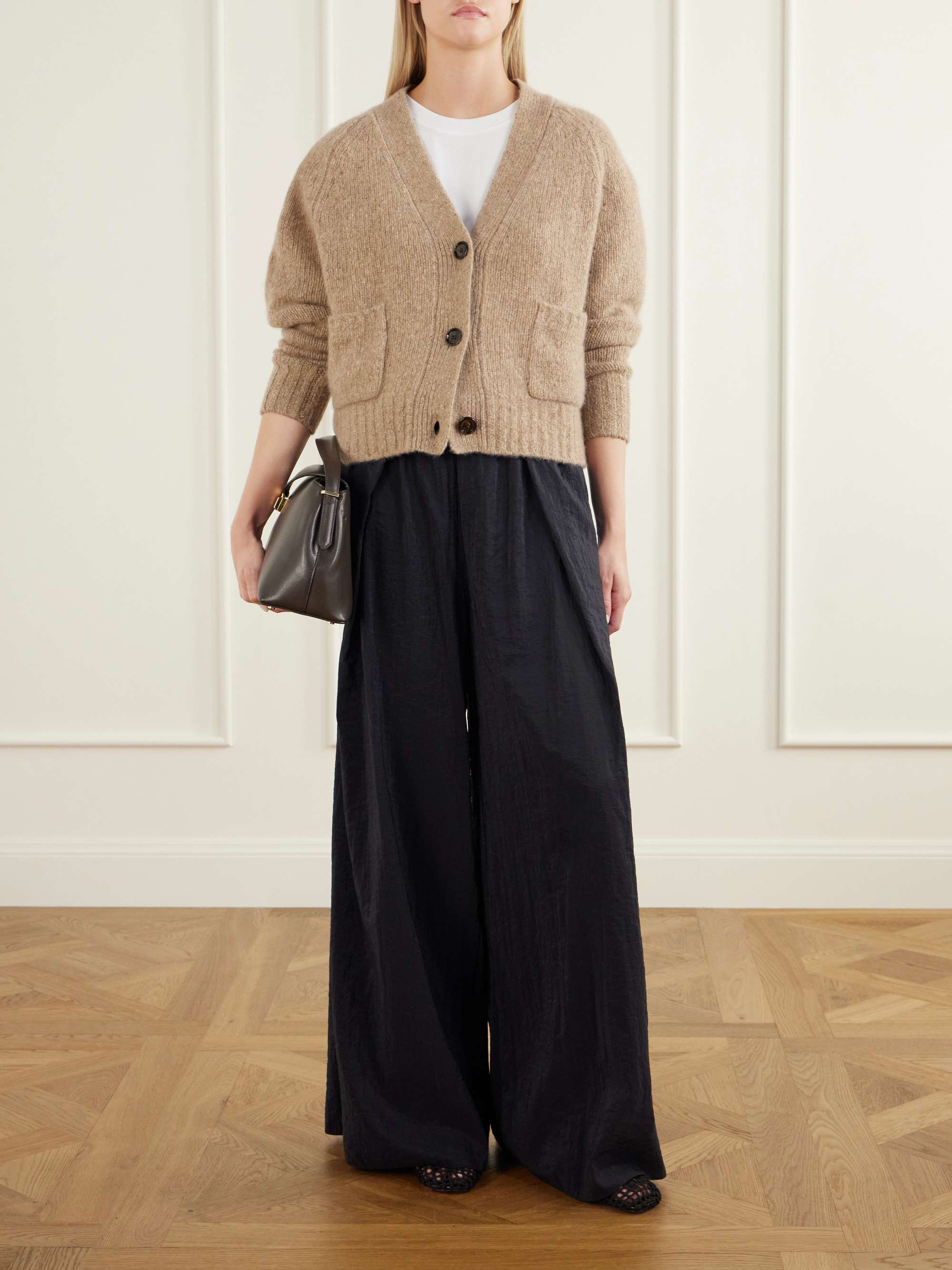 ALLUDE 