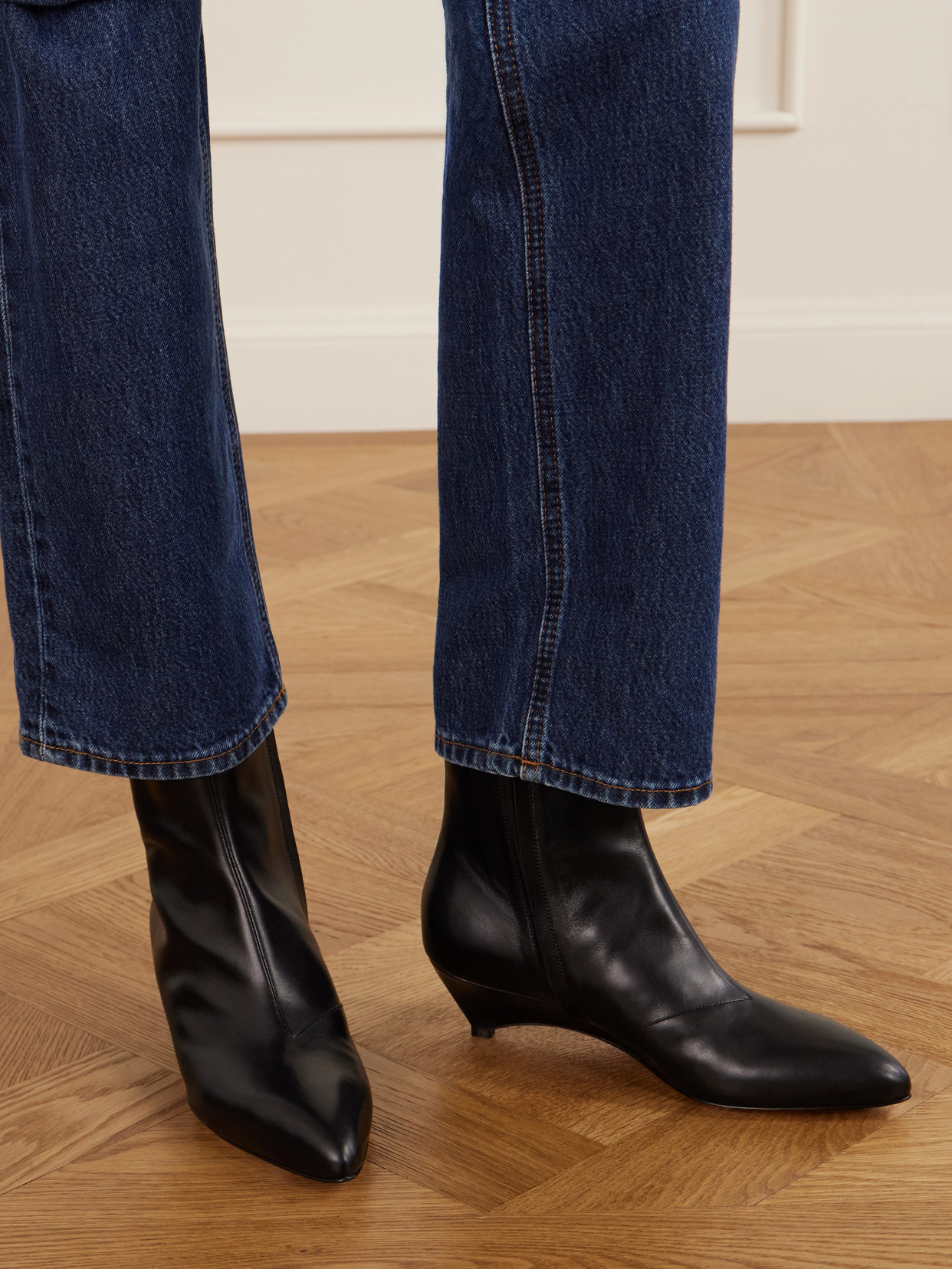 Jil Sander Arc Leather Ankle Boots In Black