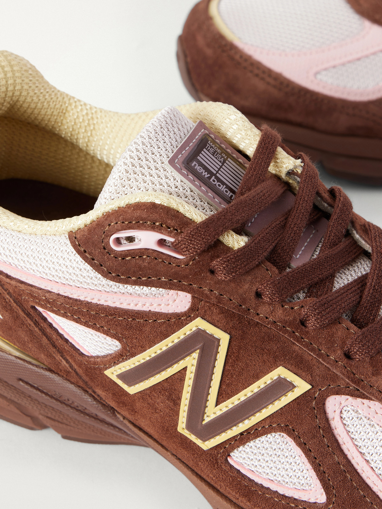 990 Sneakers