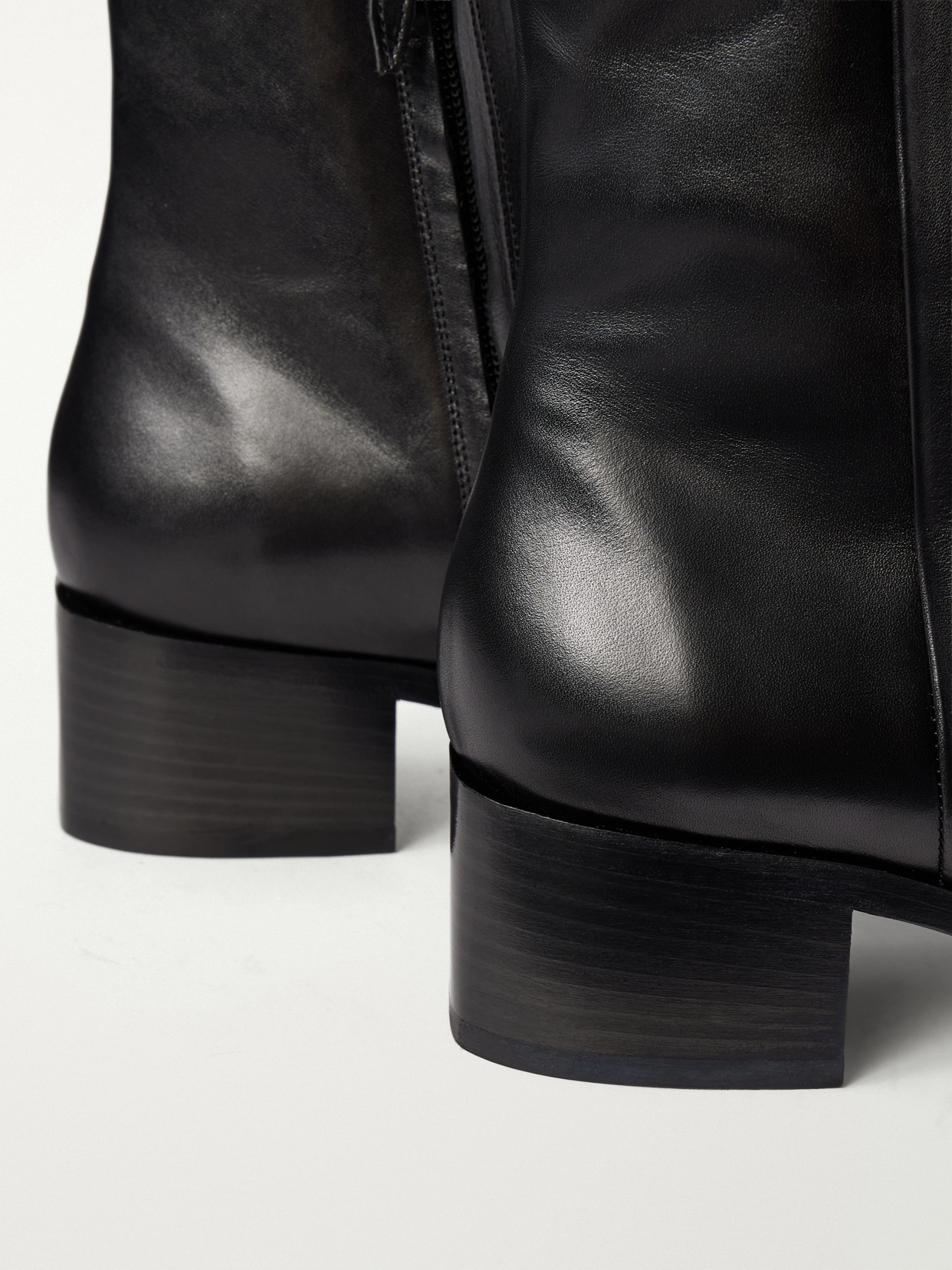 Aeyde Lee 40 Leather Ankle Boots In Black