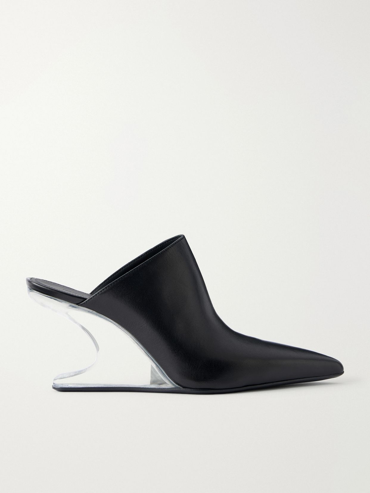 Cantilever leather pumps