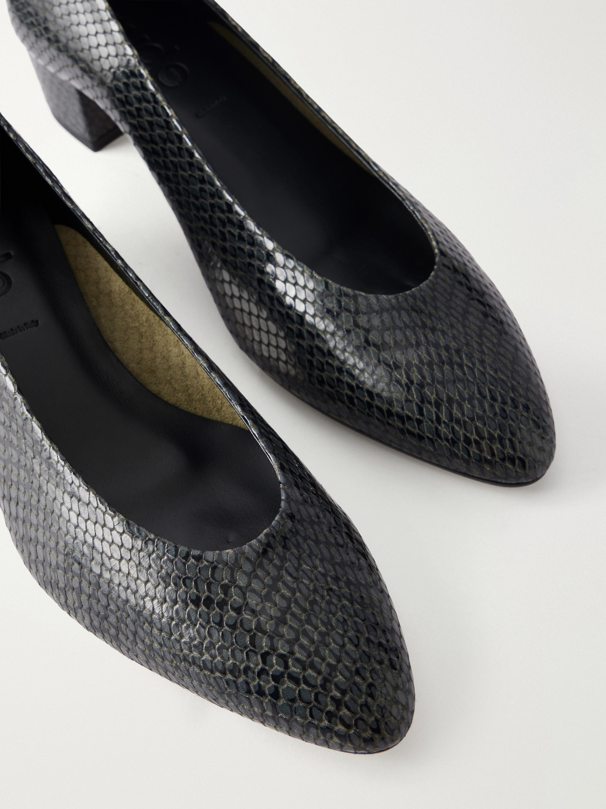 Helia 35 Snake-Effect Pumps