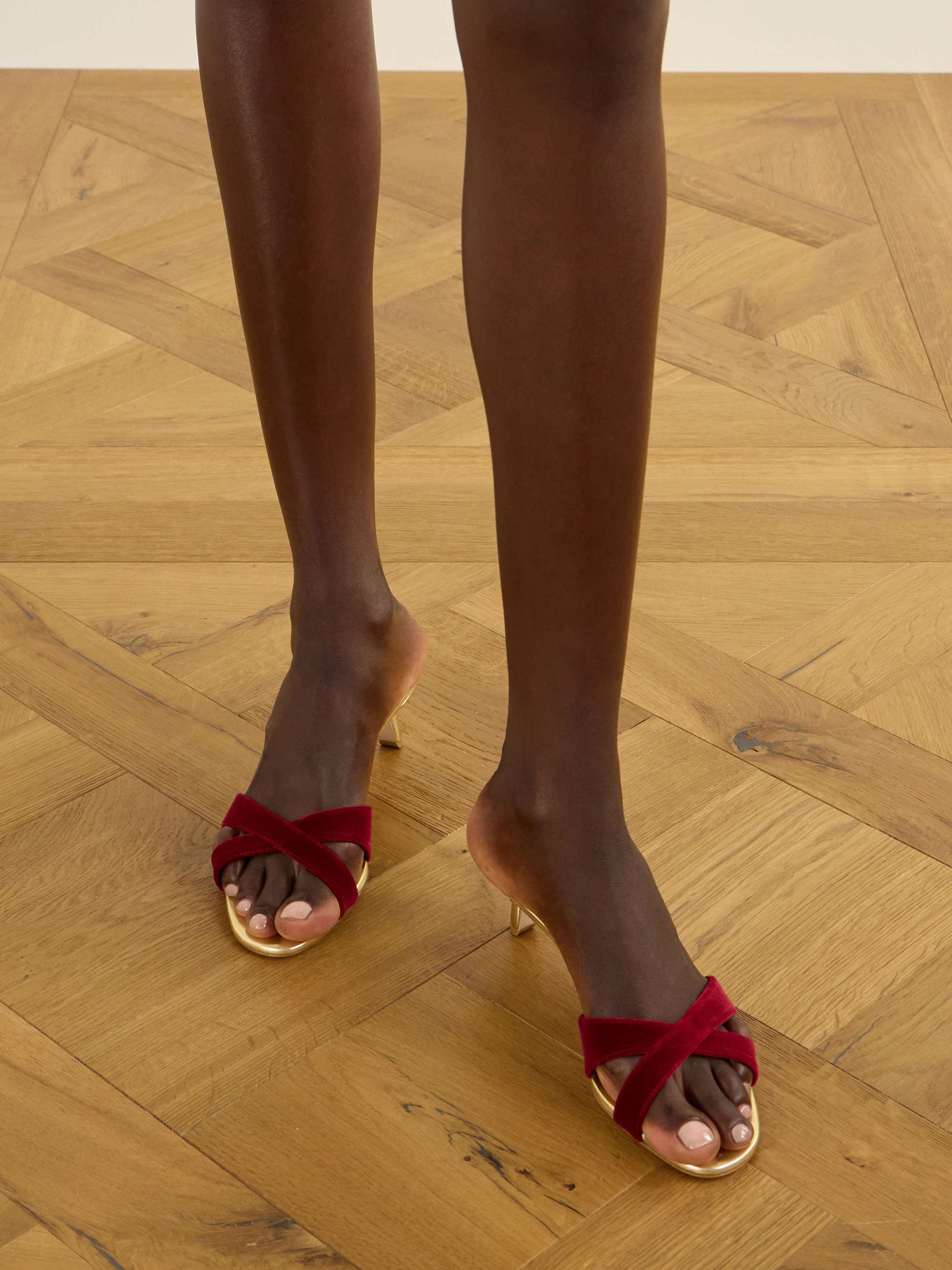 MANOLO BLAHNIK 