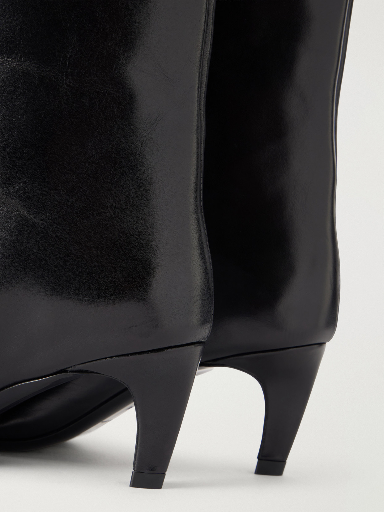 Jude Pointed-toe Leather Boots In Black