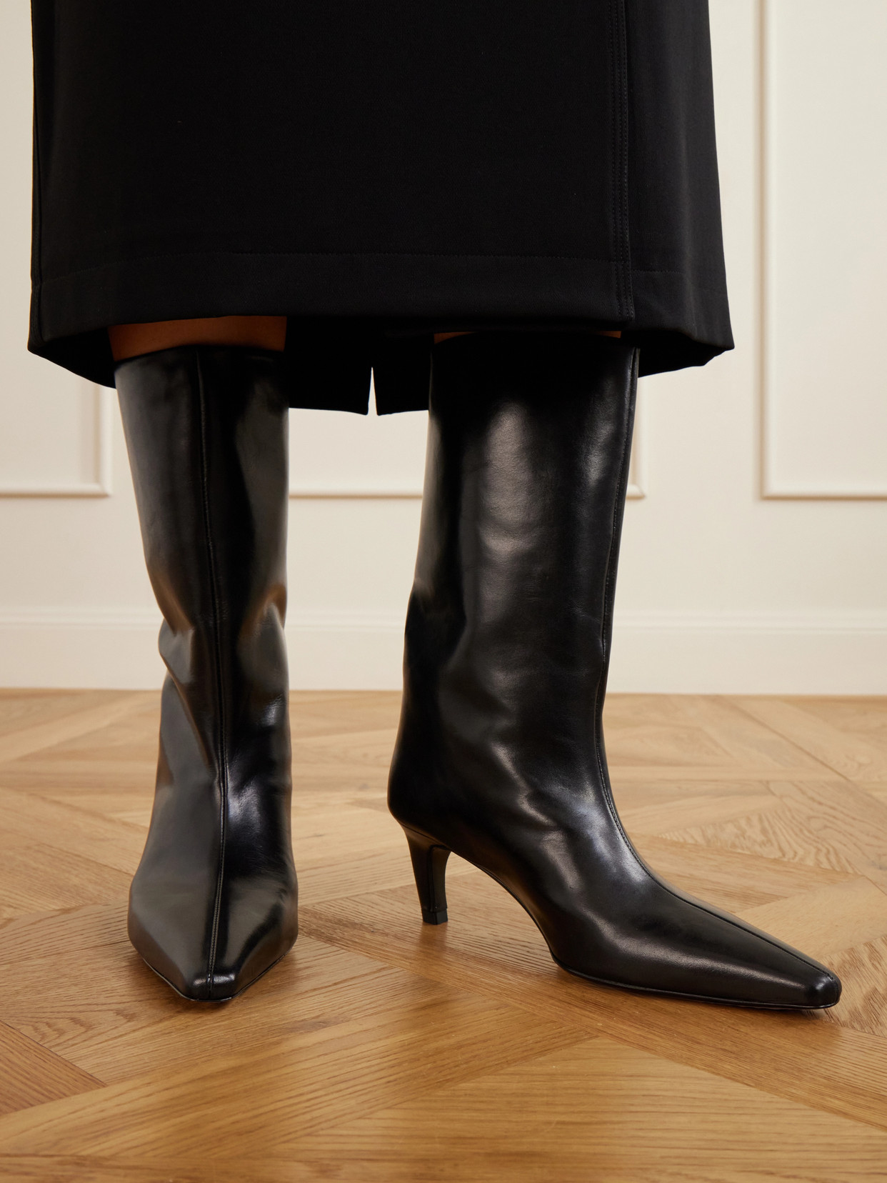 Jude Pointed-toe Leather Boots In Black