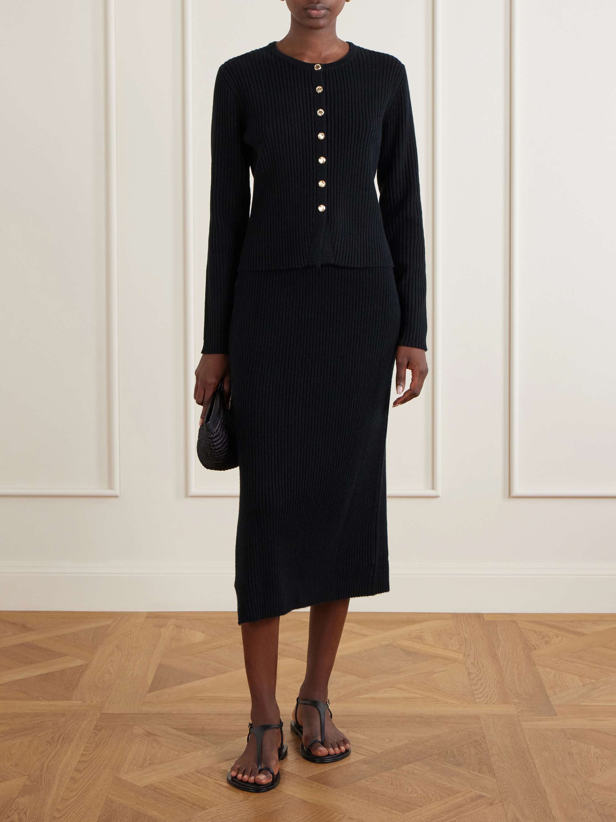 ALLUDE 