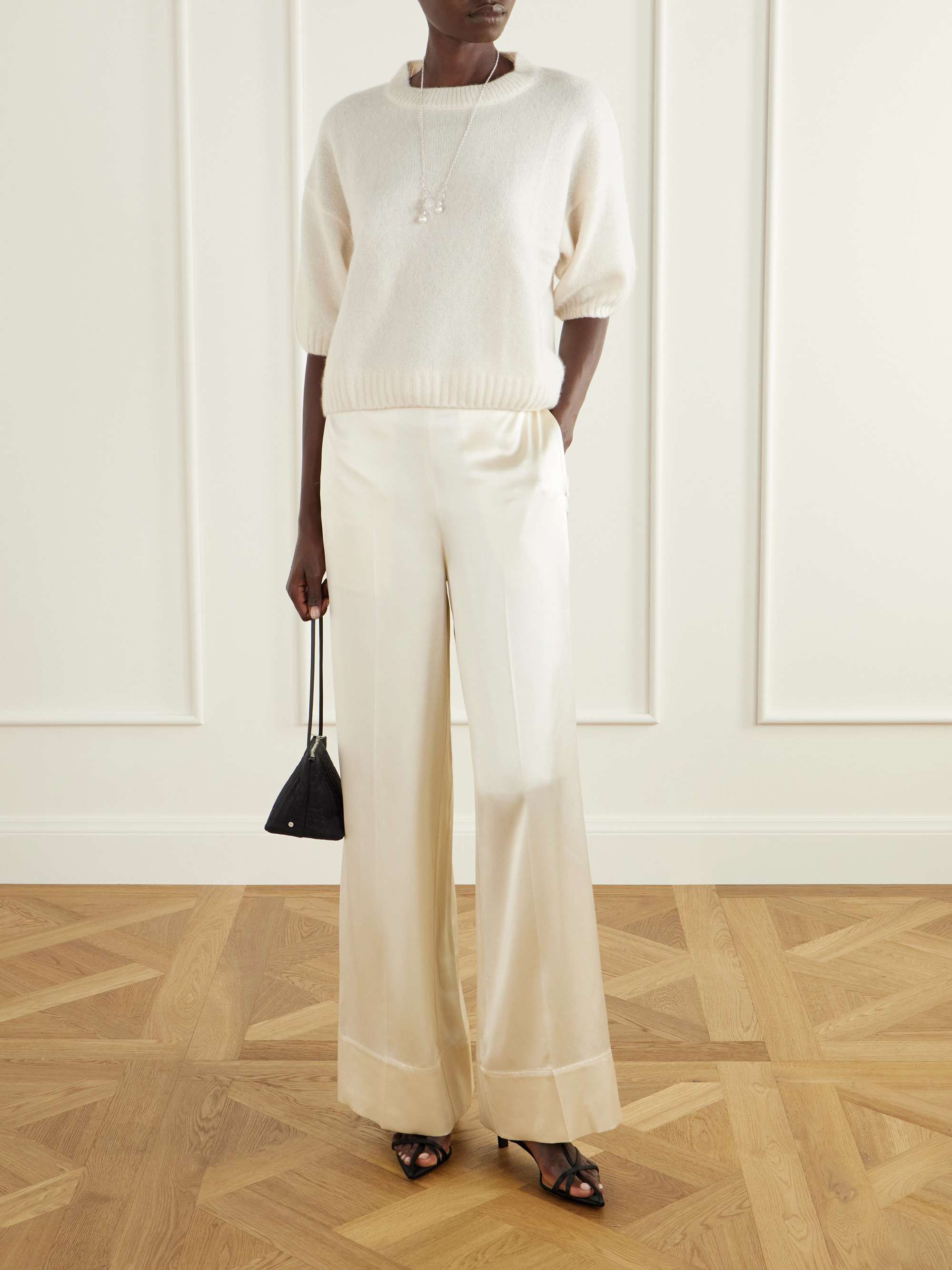 ALLUDE 