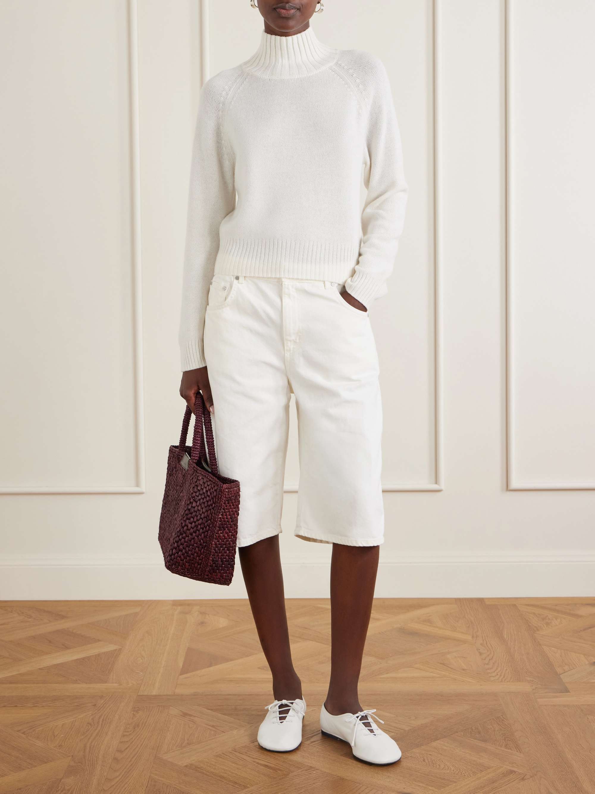 ALLUDE 