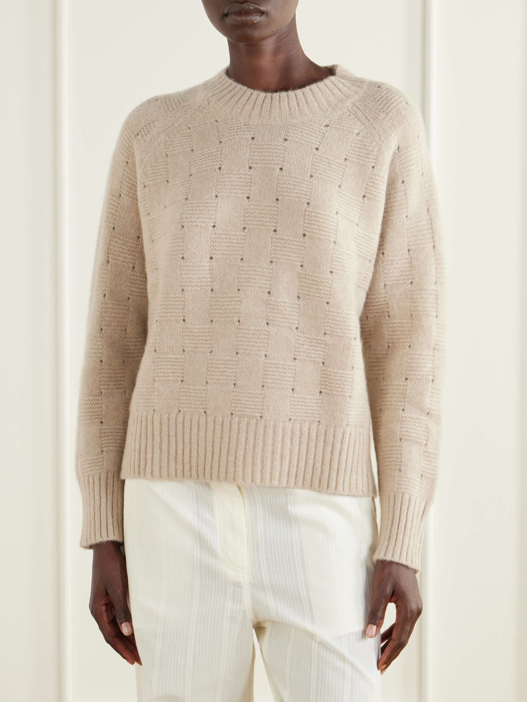 ALLUDE 